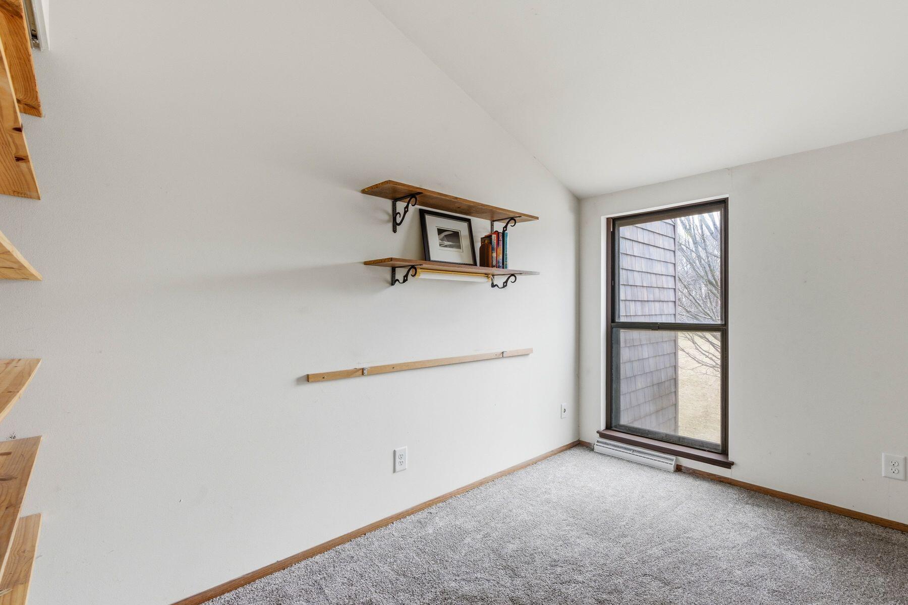 9156 N 70th St Unit: 5