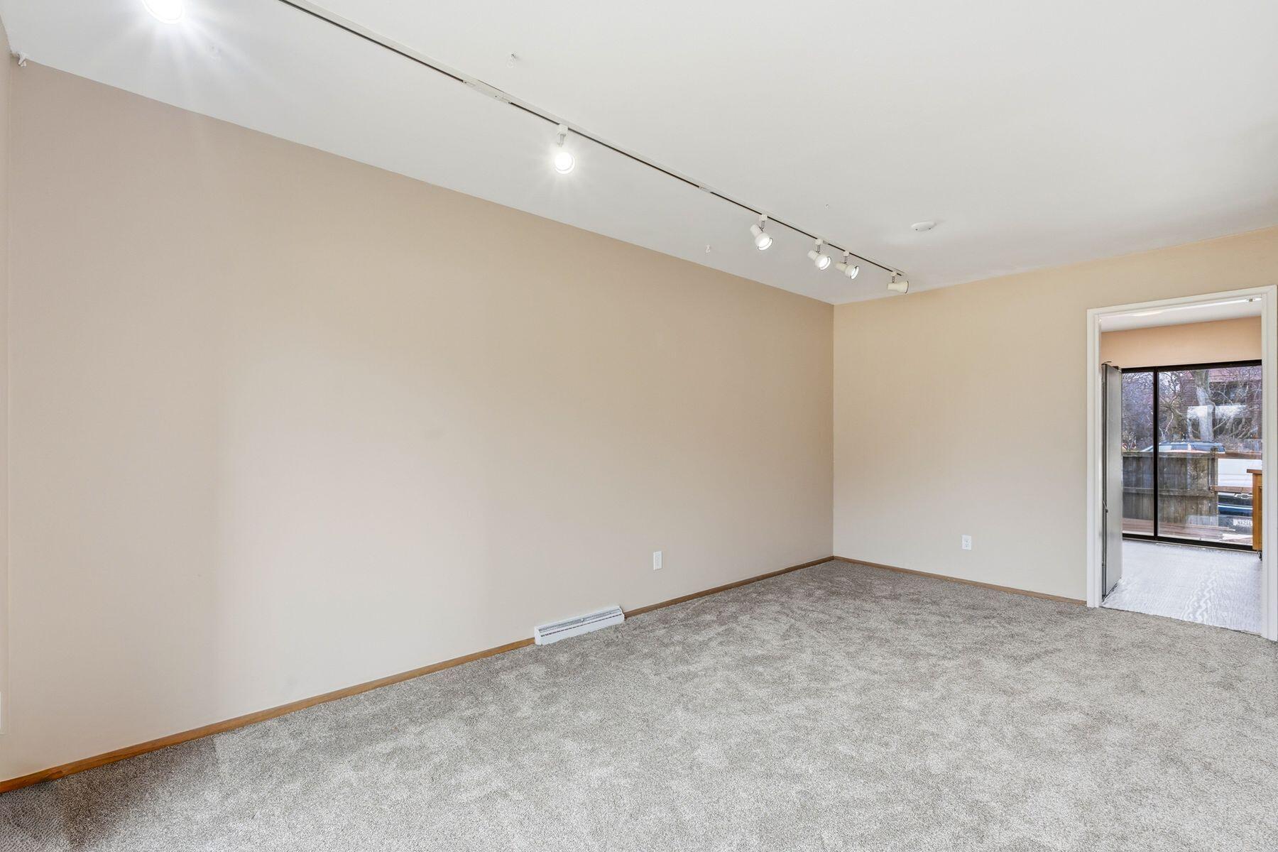 9156 N 70th St Unit: 5