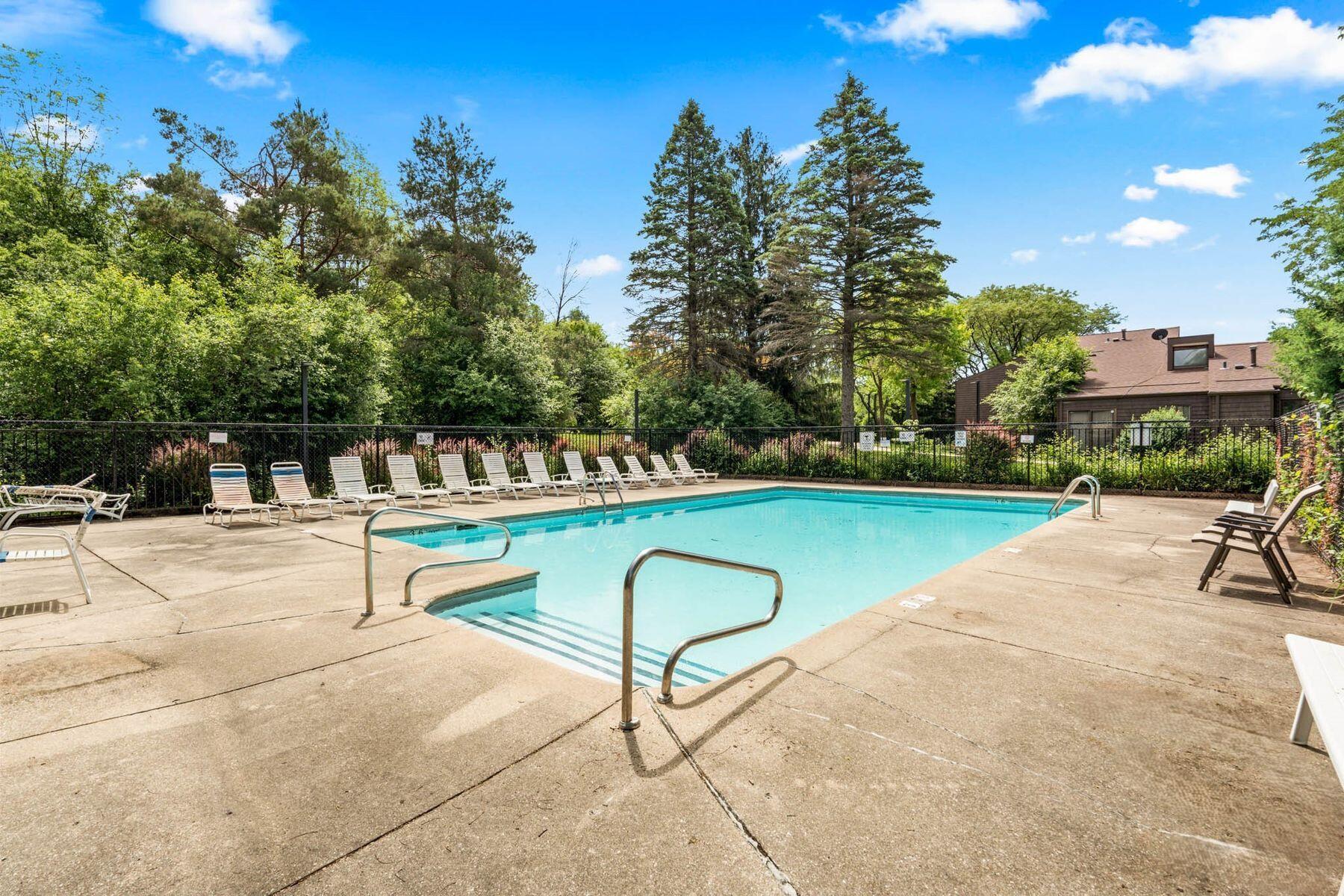 9156 N 70th St Unit: 5