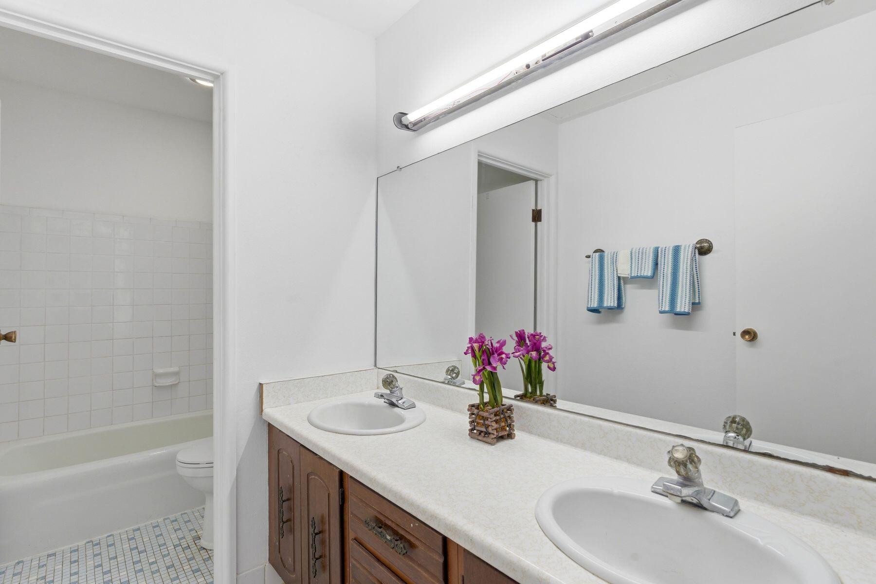 9156 N 70th St Unit: 5