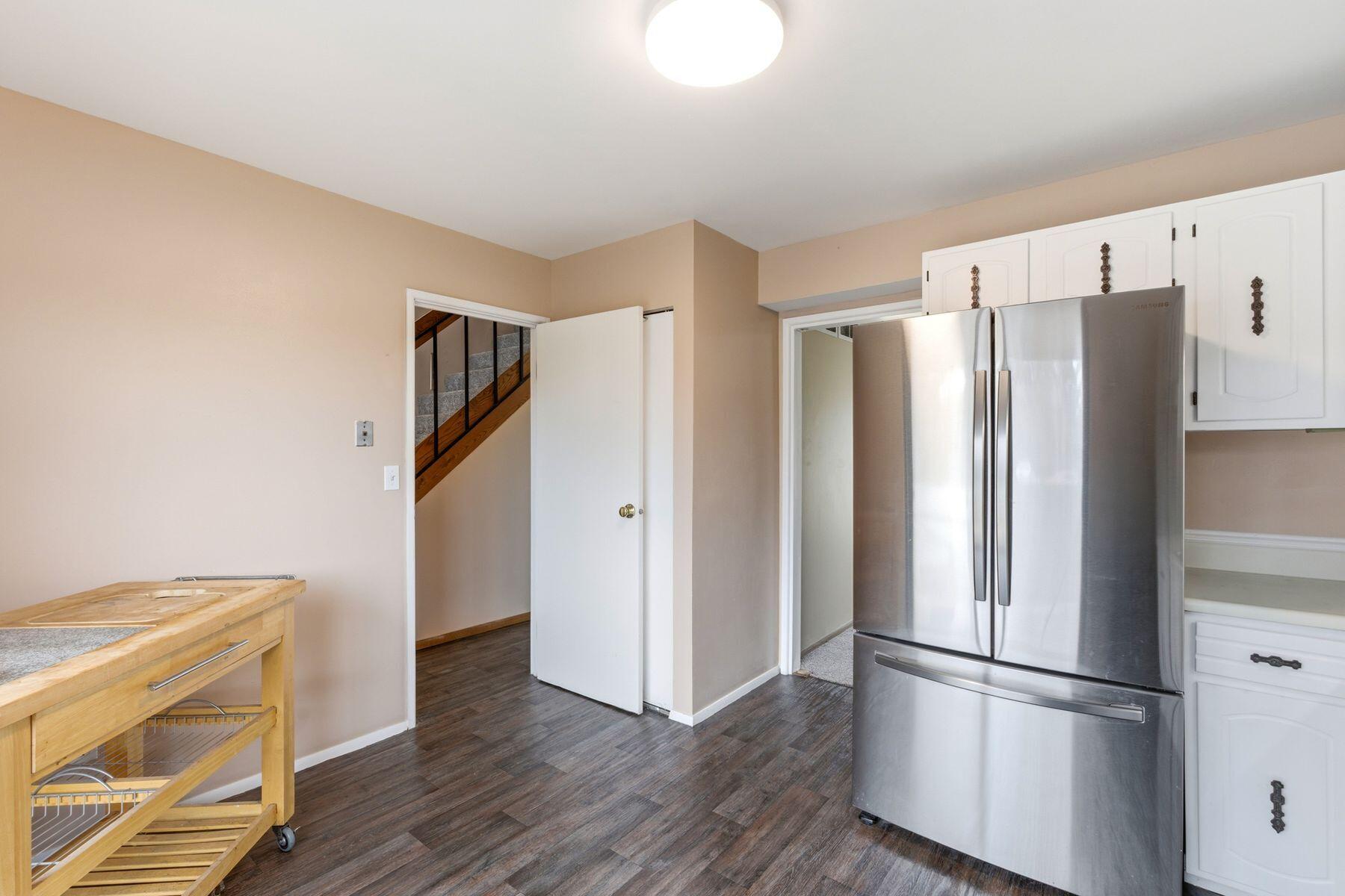 9156 N 70th St Unit: 5