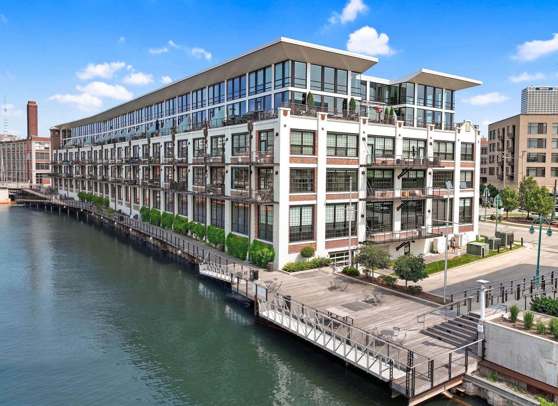 311 E Erie St Unit: 210