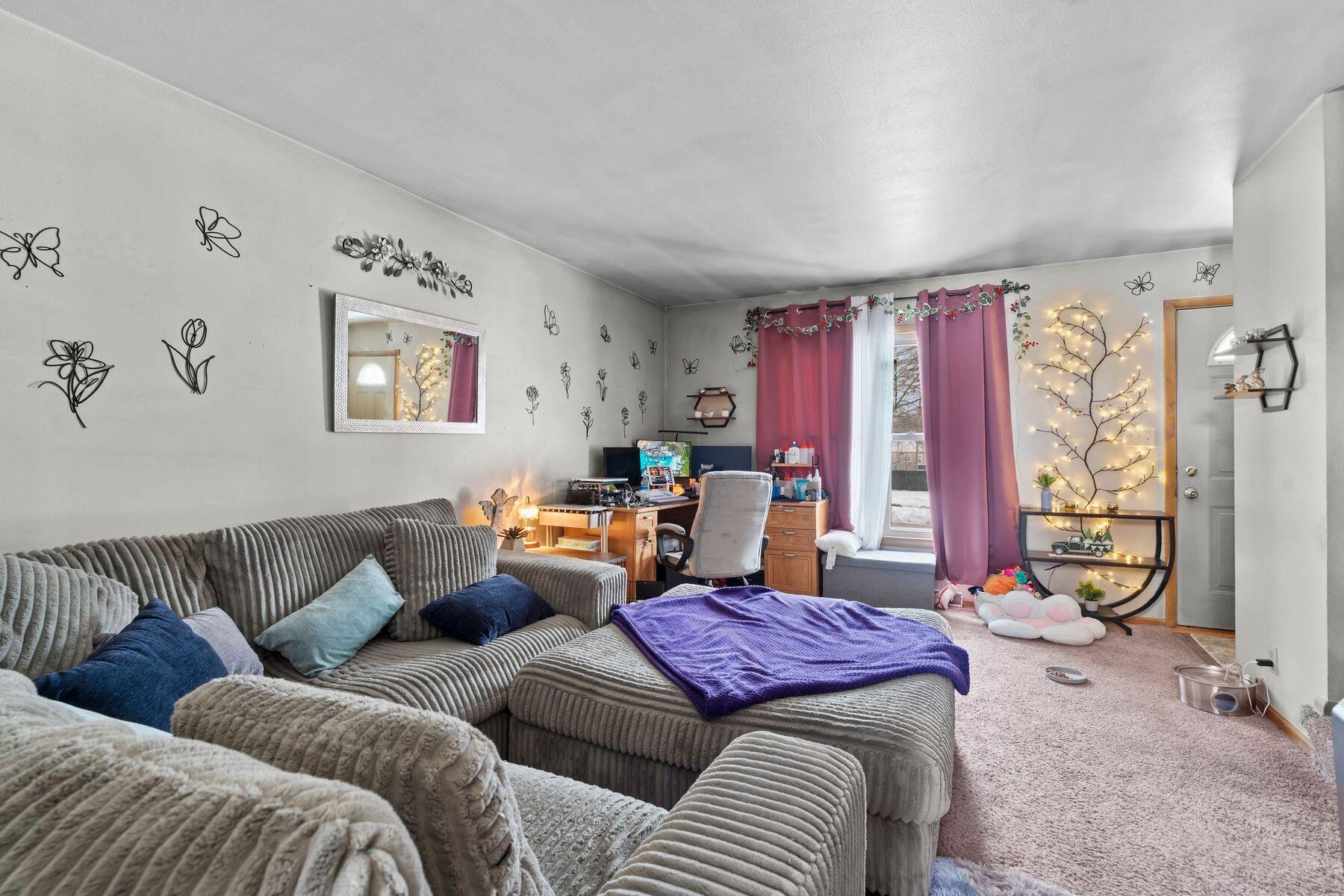 8934 W Tripoli Ave
