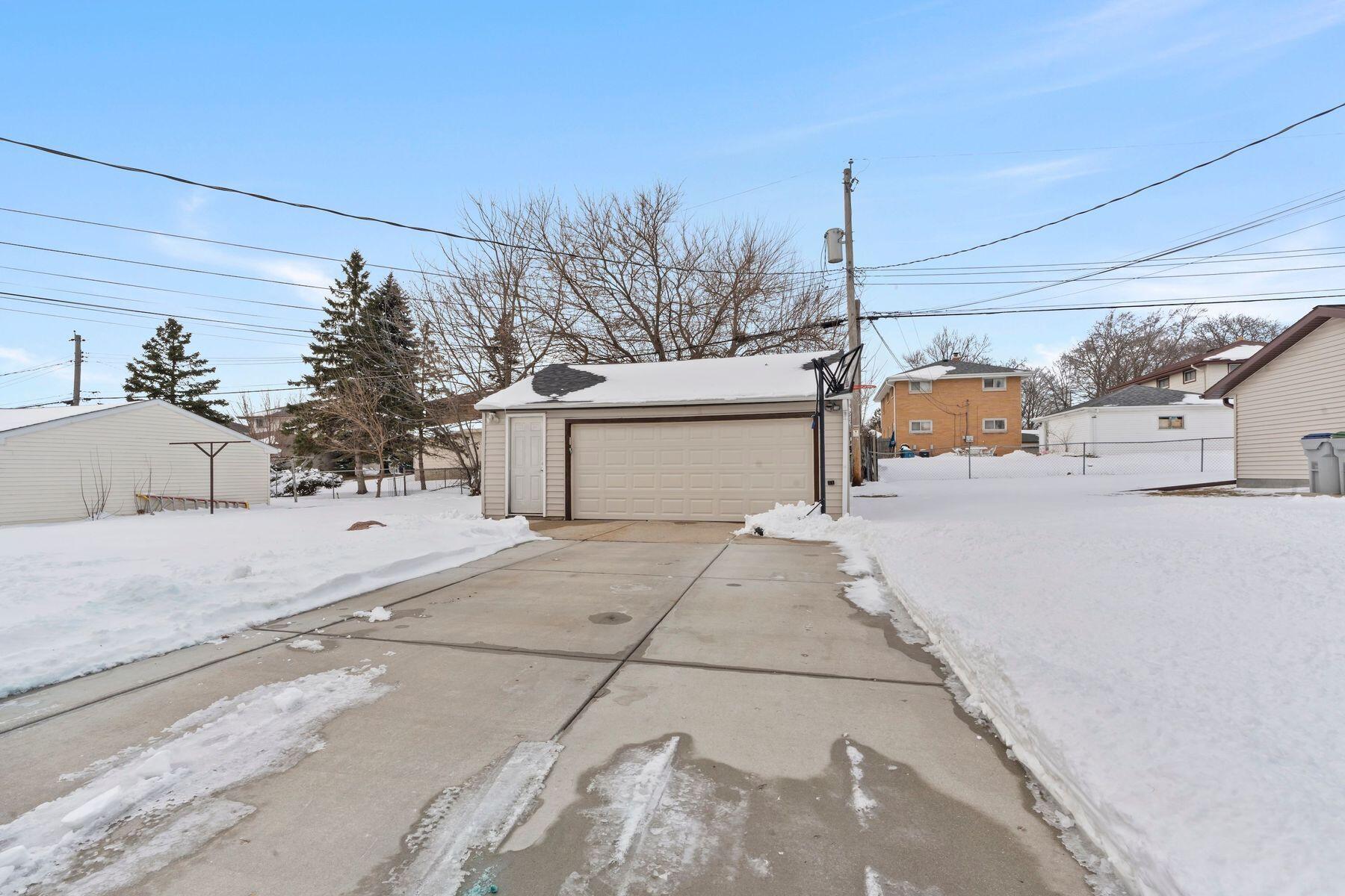 8934 W Tripoli Ave