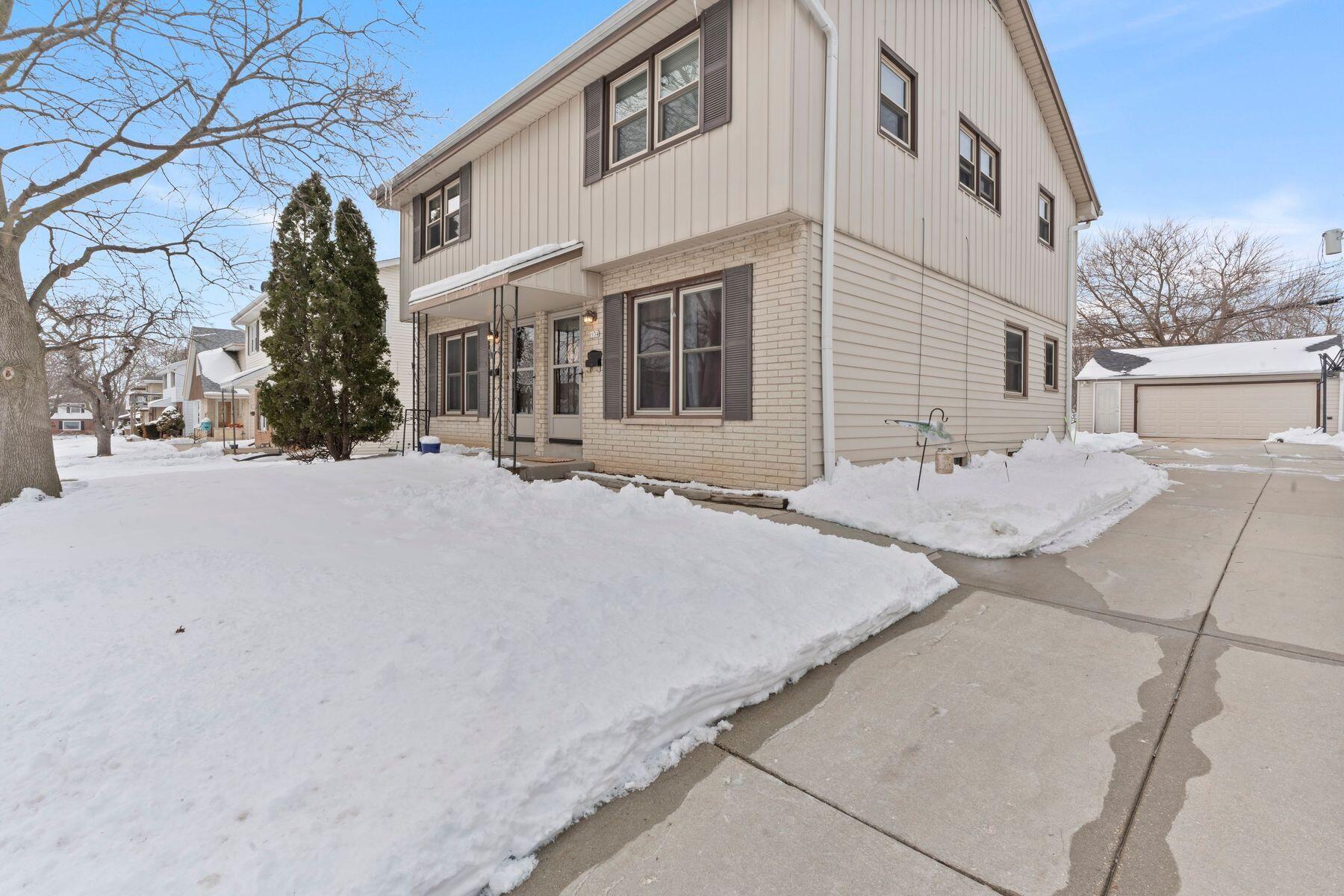 8934 W Tripoli Ave