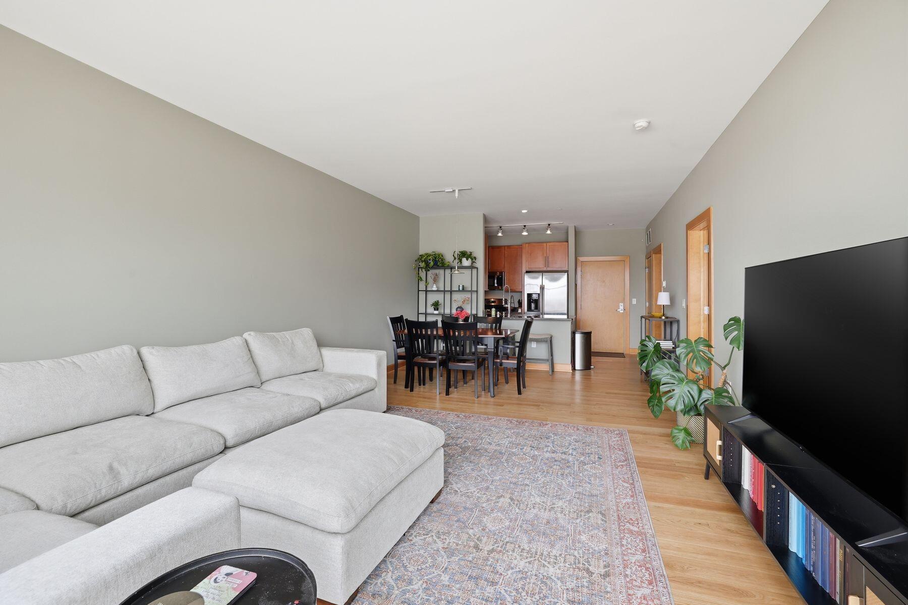 1550 E Royall Pl Unit: 502