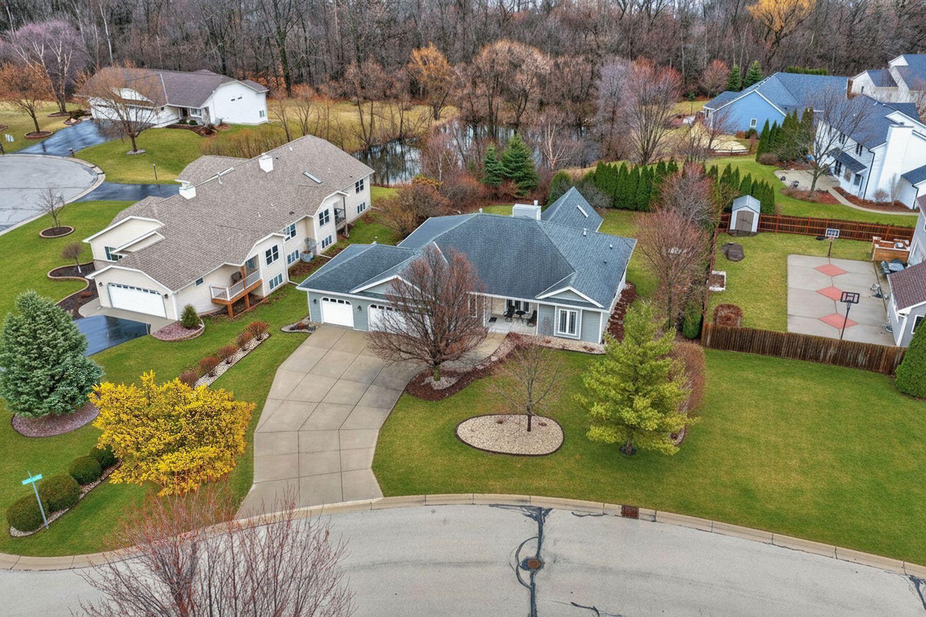 8910 S River Edge Dr