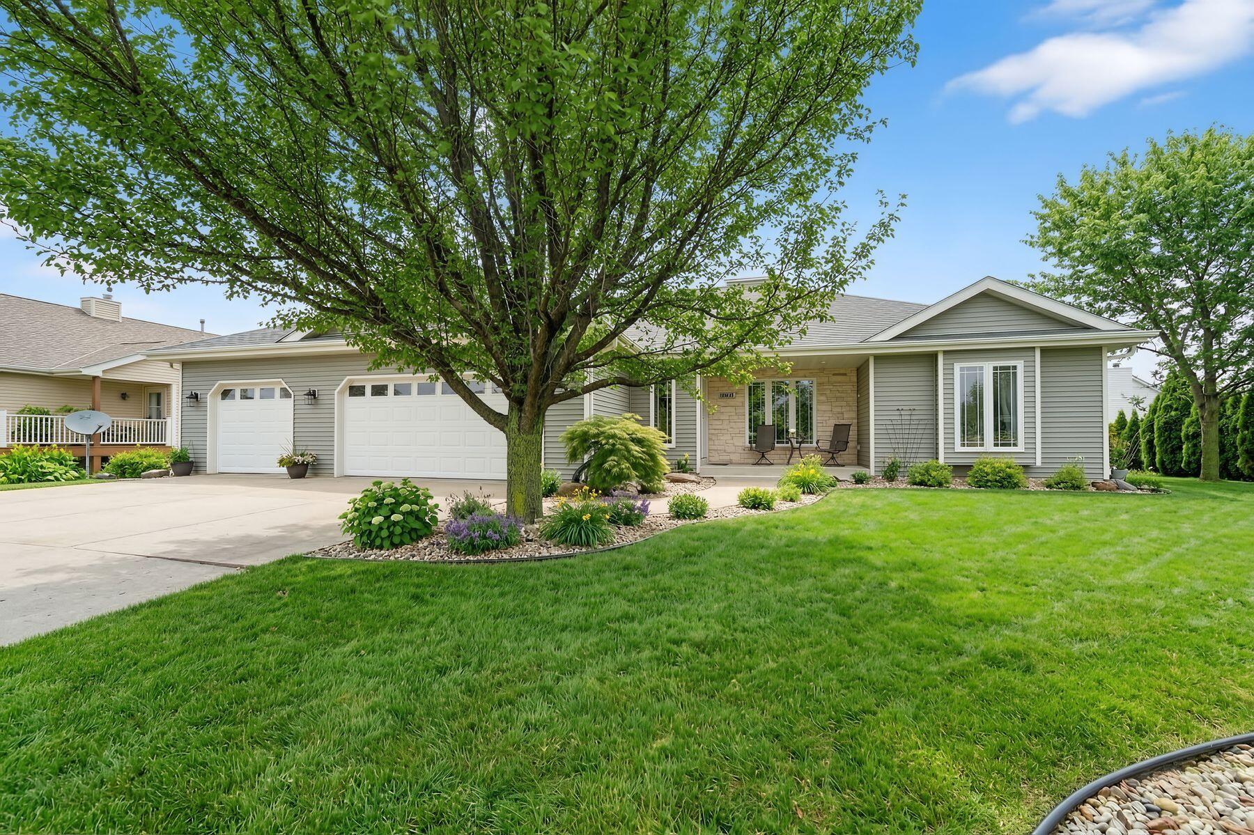 8910 S River Edge Dr