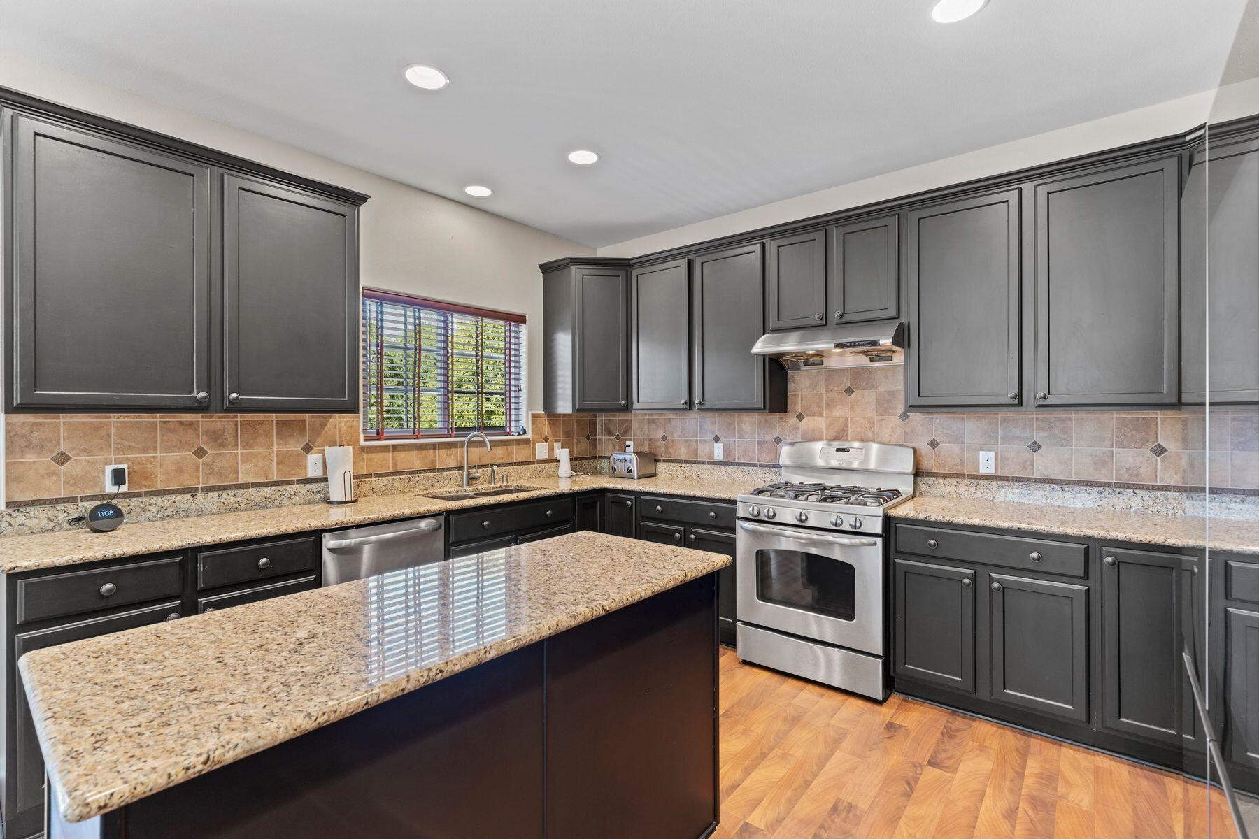 1866 River Lakes Rd S