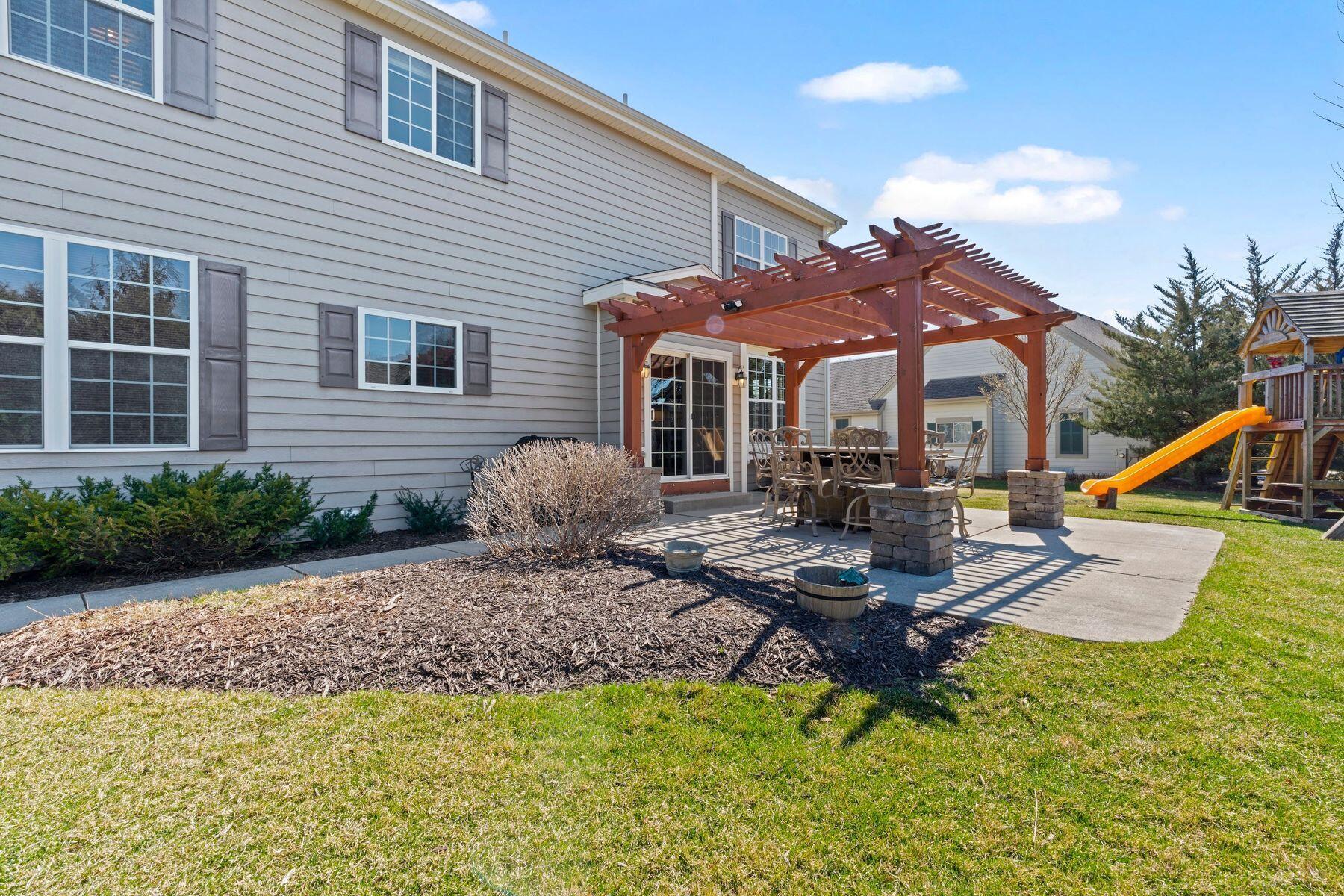 1866 River Lakes Rd S