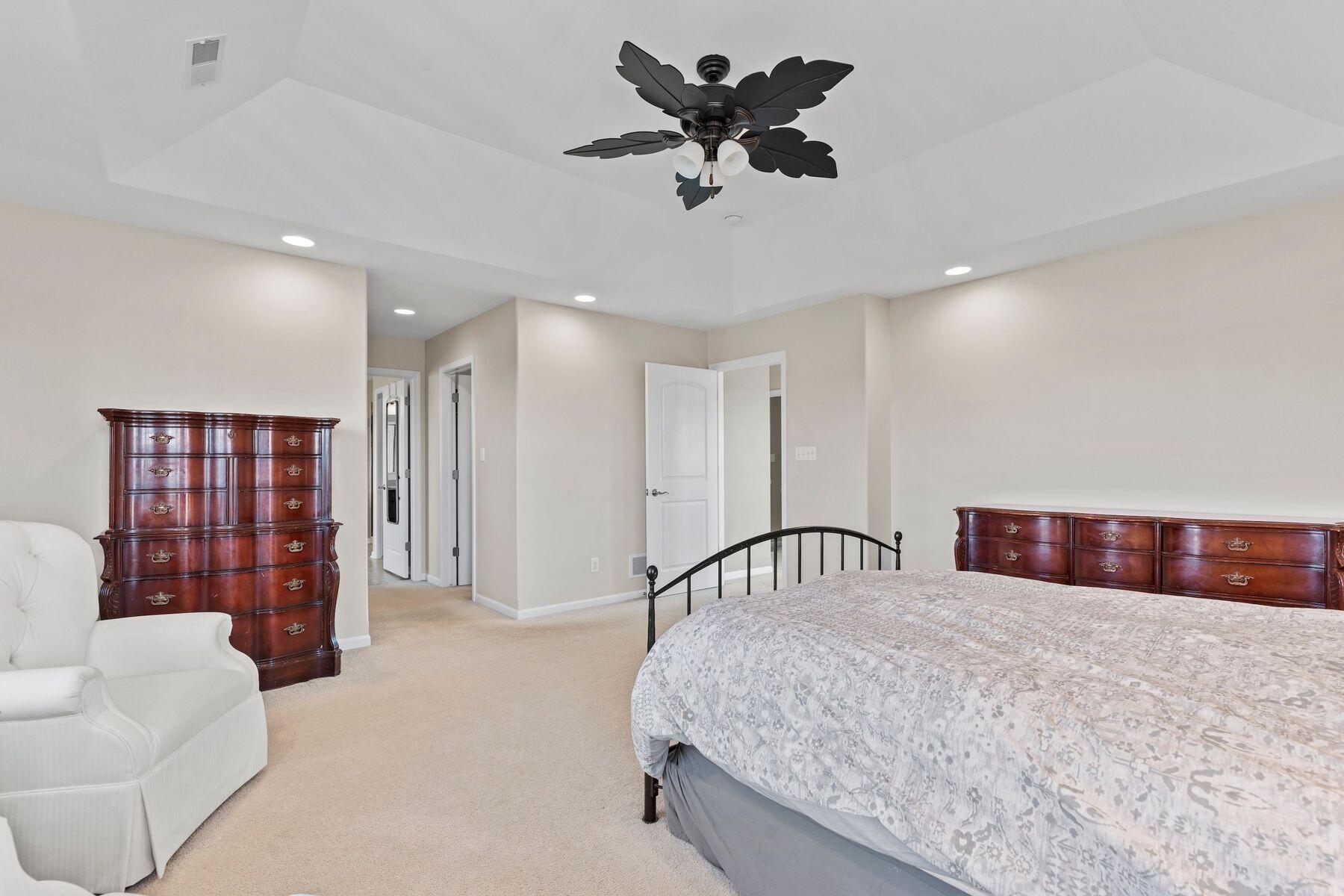 1866 River Lakes Rd S