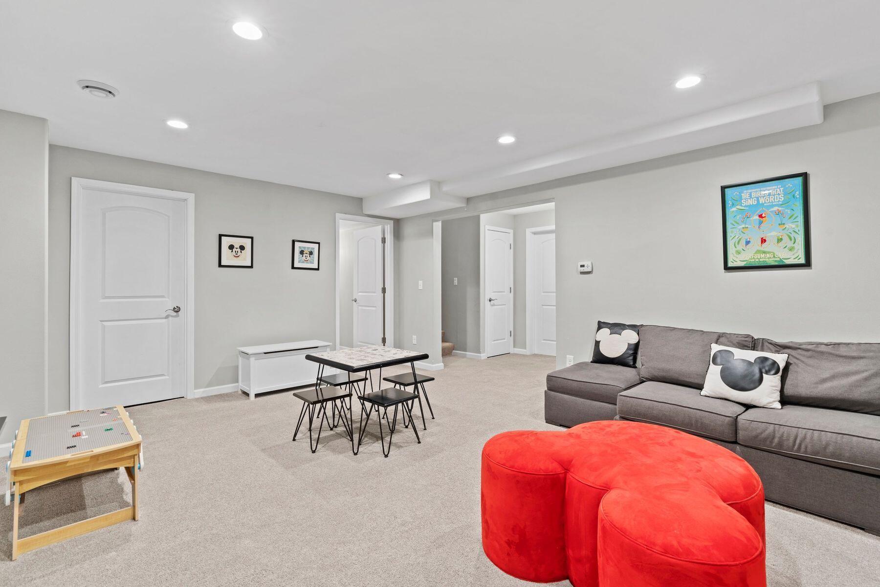 1866 River Lakes Rd S