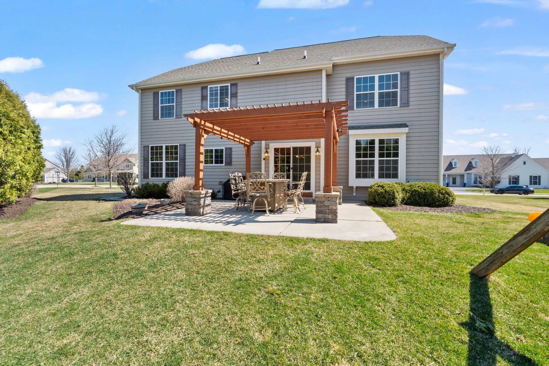 1866 River Lakes Rd S