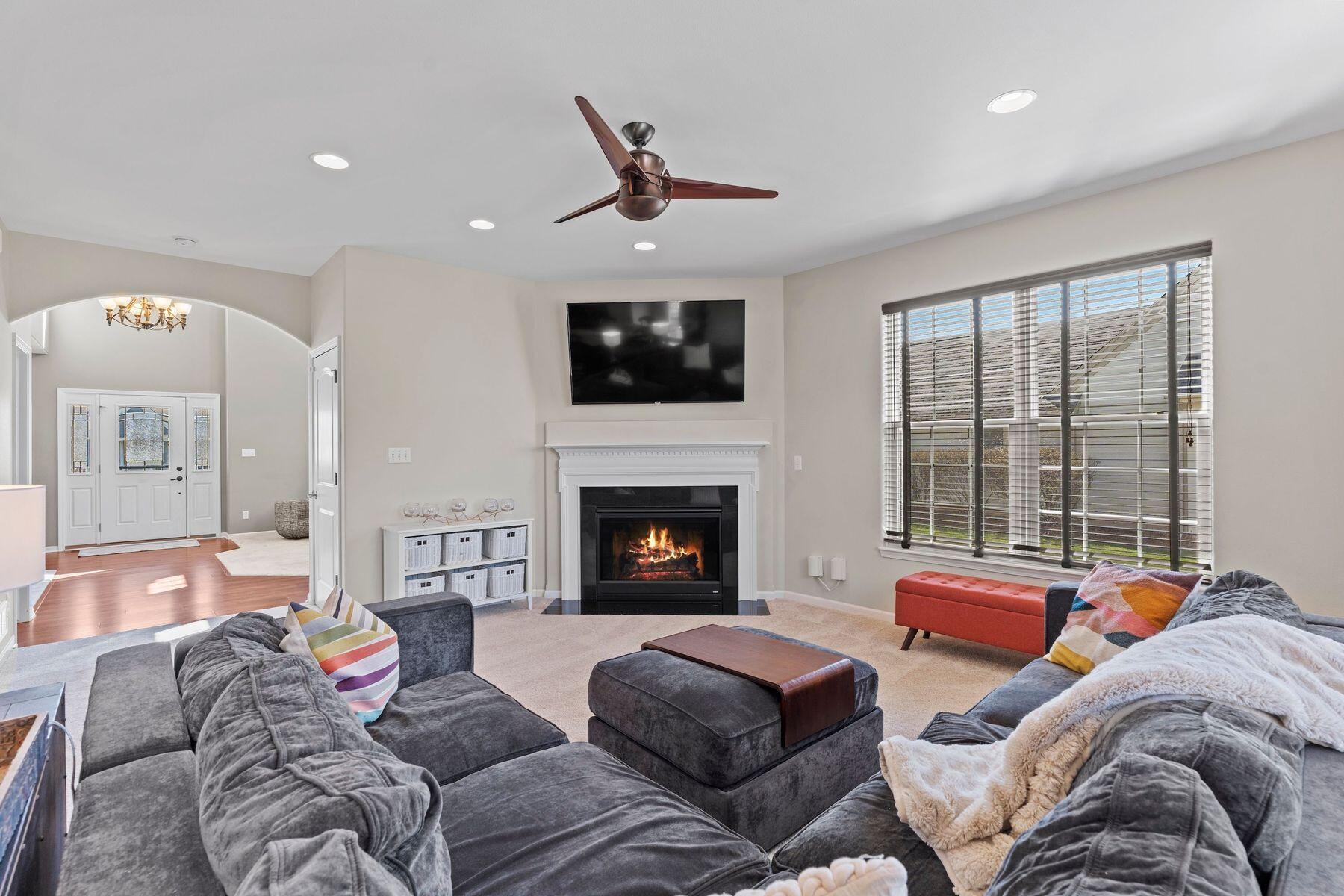 1866 River Lakes Rd S