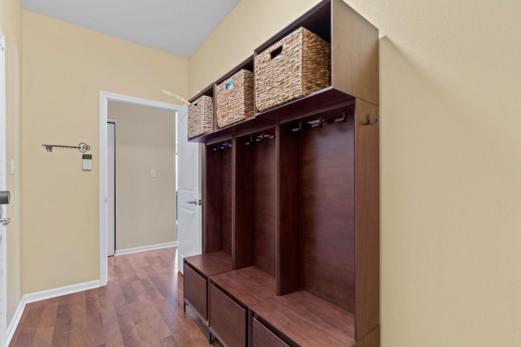 1866 River Lakes Rd S