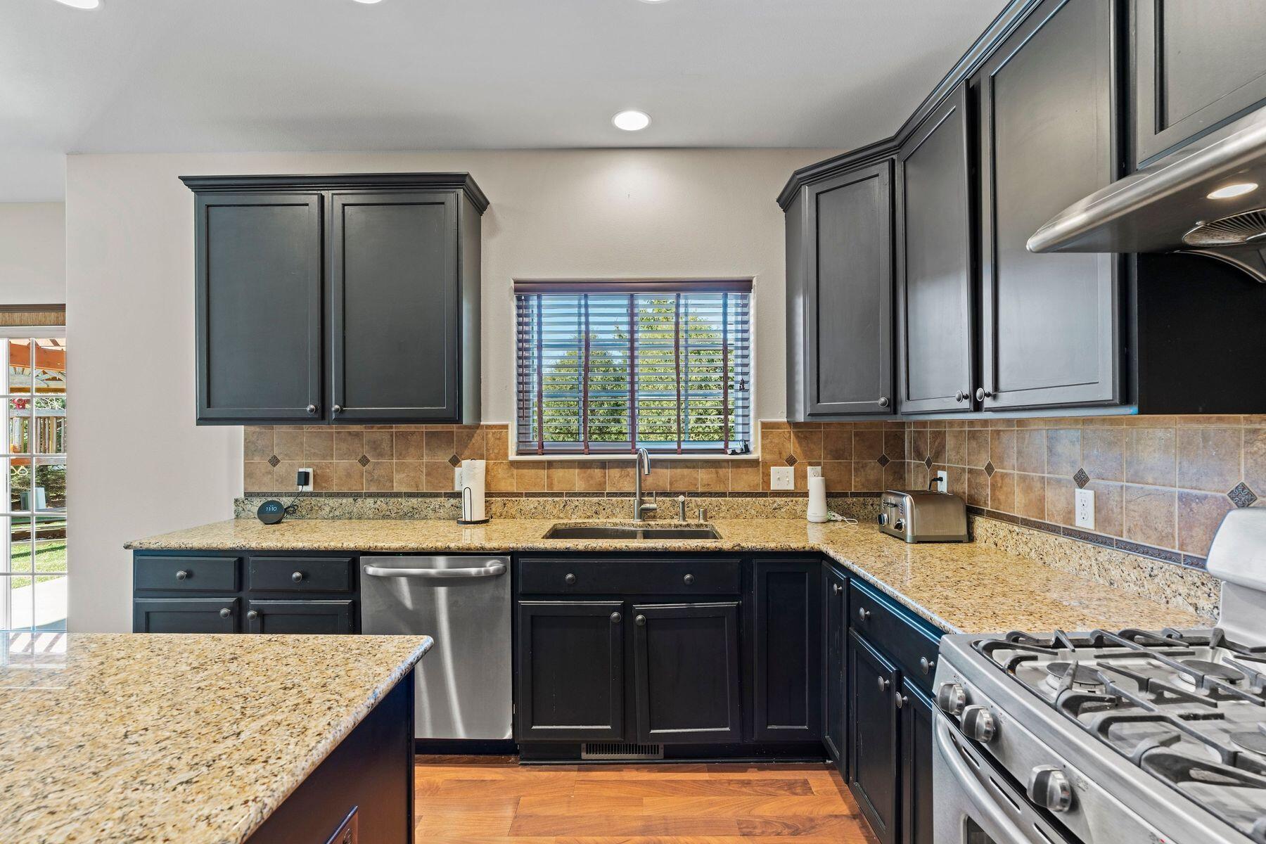 1866 River Lakes Rd S