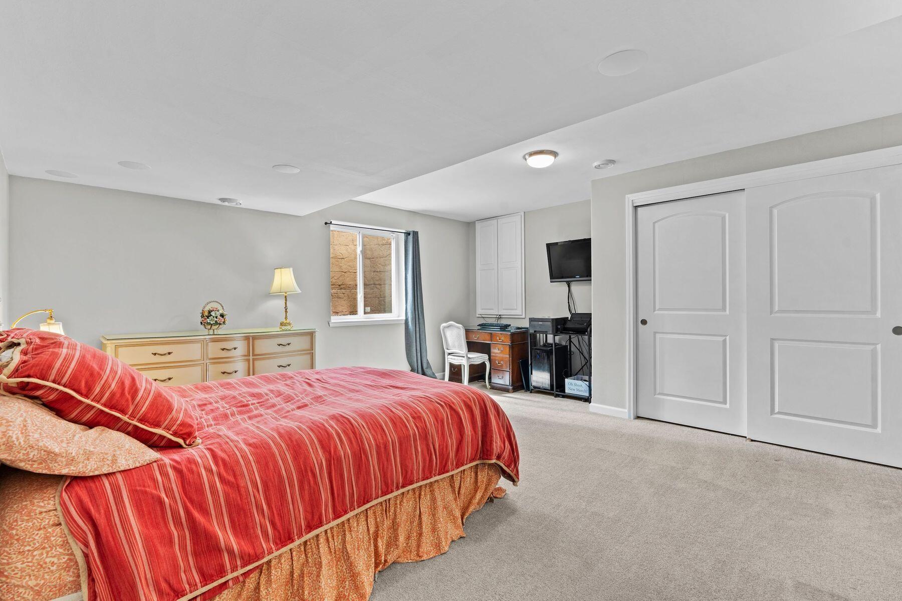 1866 River Lakes Rd S