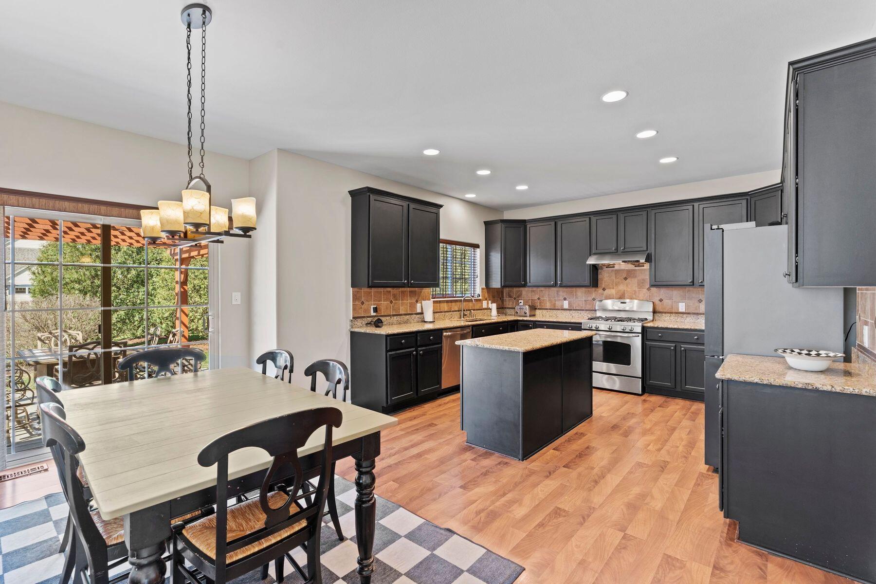 1866 River Lakes Rd S