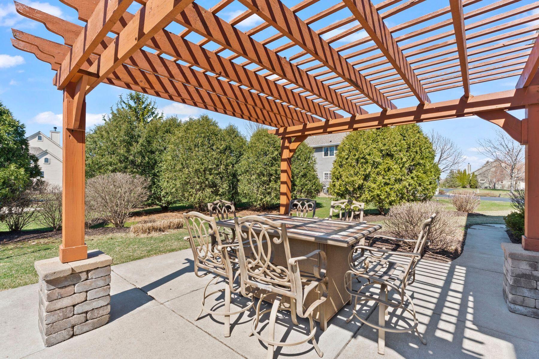 1866 River Lakes Rd S