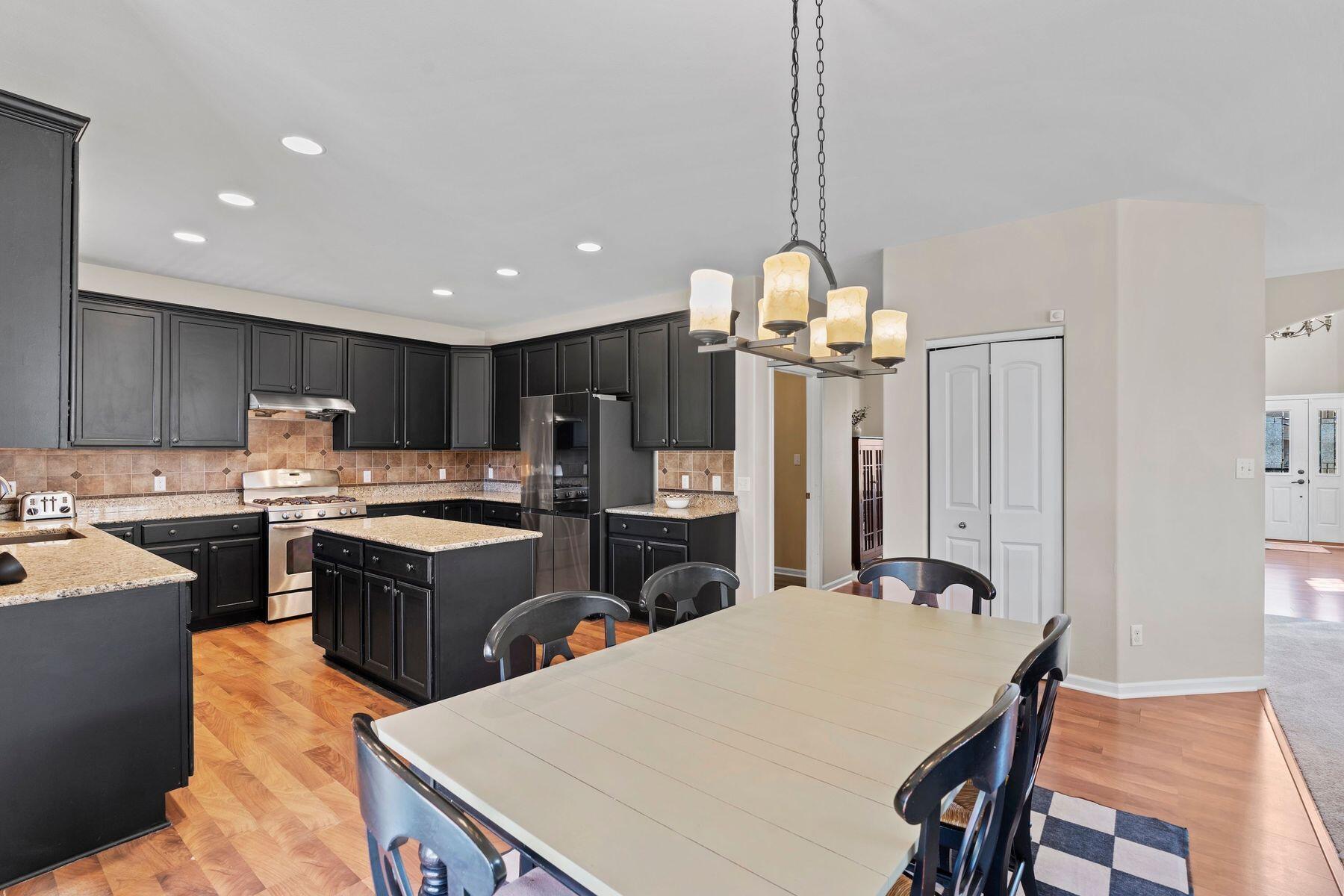 1866 River Lakes Rd S