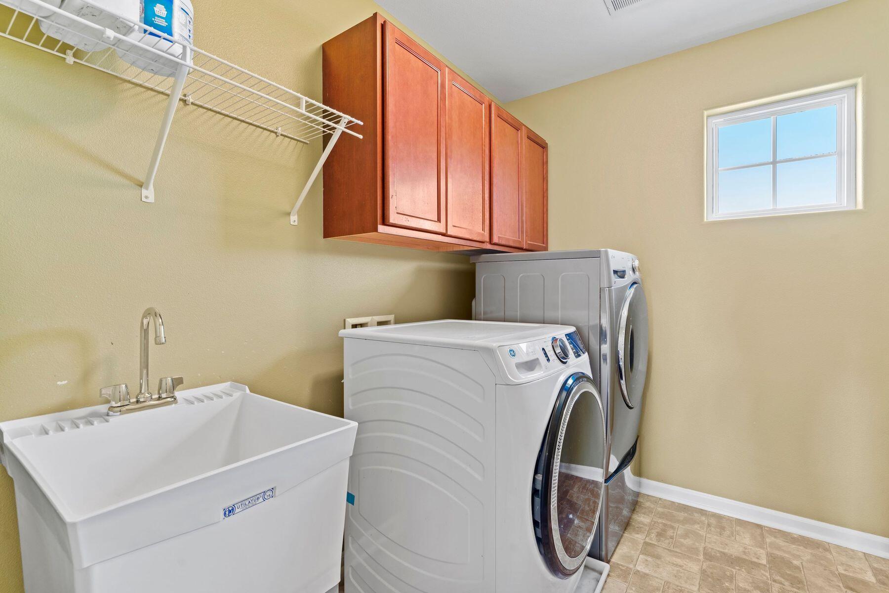 1866 River Lakes Rd S