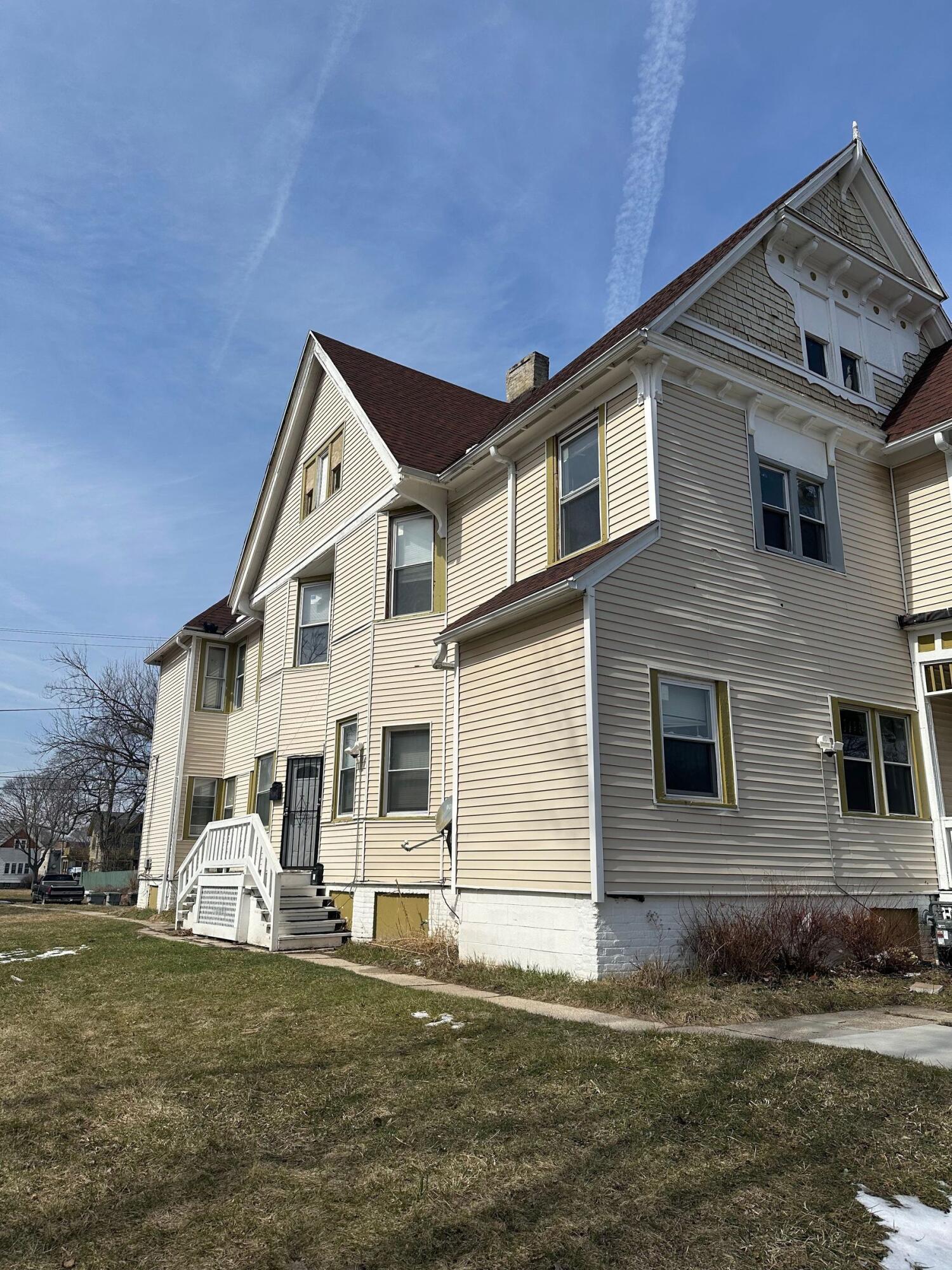 2441 N 1st St Unit: 2443