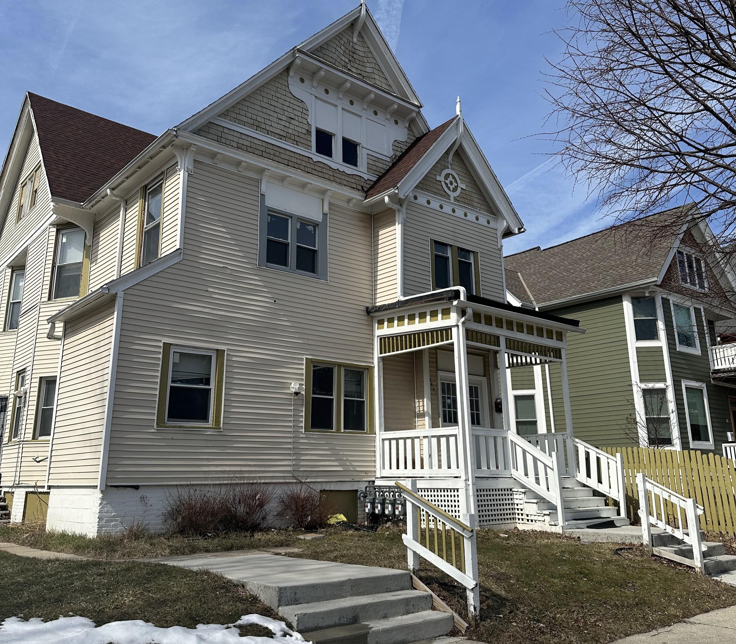 2441 N 1st St Unit: 2443