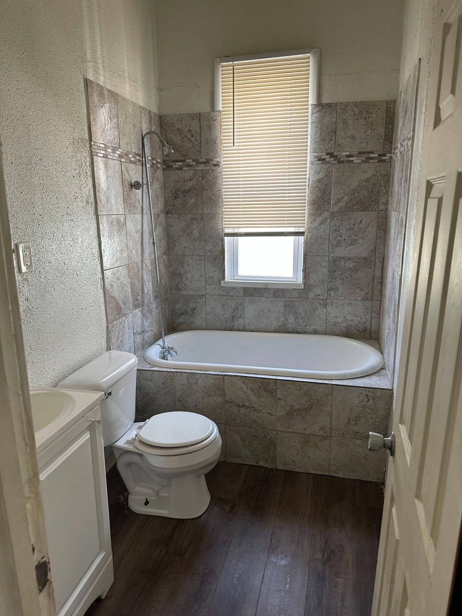 2441 N 1st St Unit: 2443
