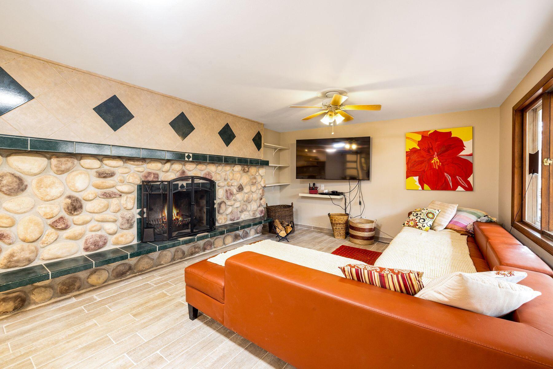 6644 Columbus Dr