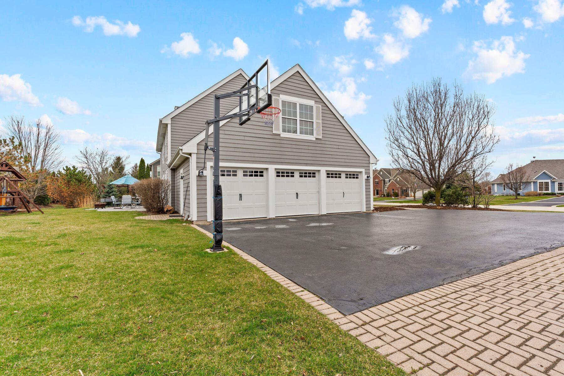 1833 La Belle Springs Ln