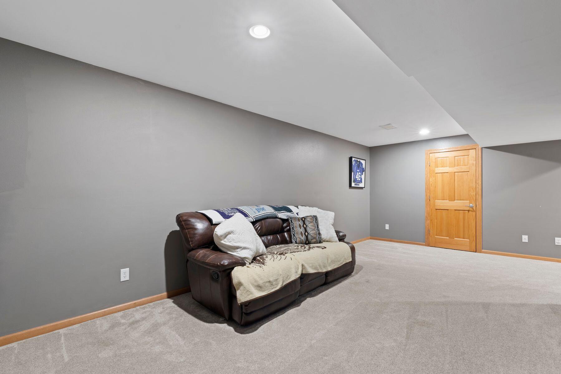 1833 La Belle Springs Ln