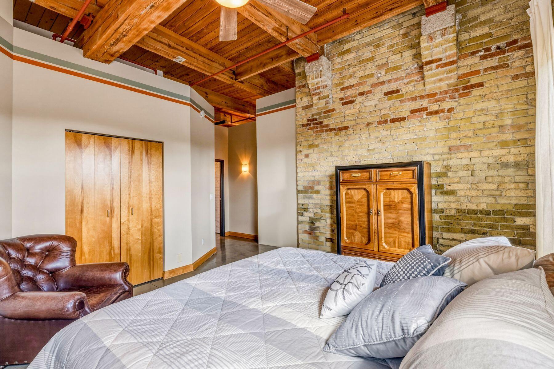 904 E Pearson St Unit: 501