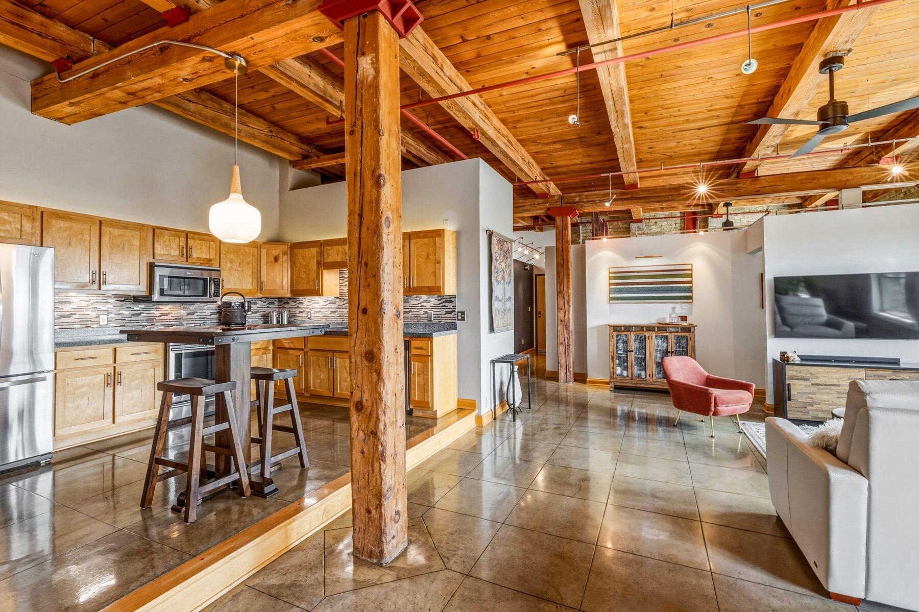 904 E Pearson St Unit: 501