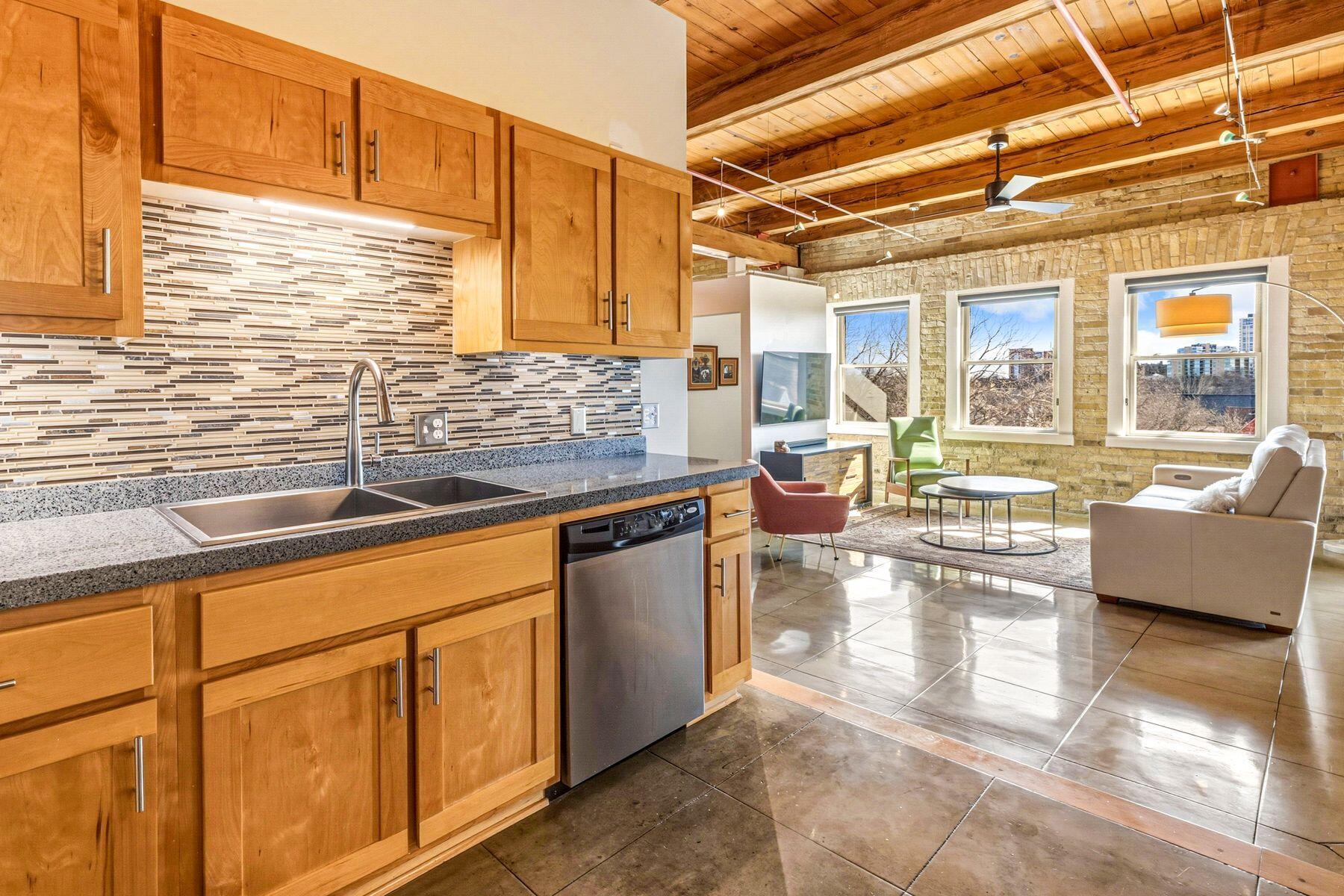 904 E Pearson St Unit: 501