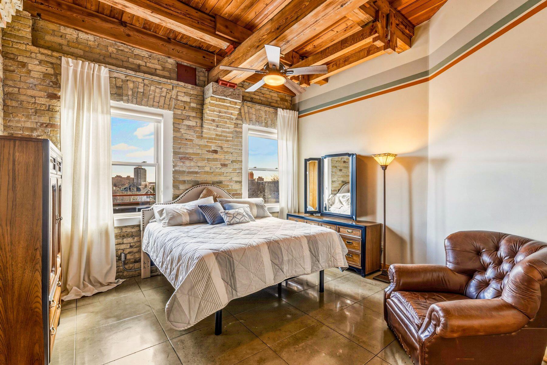 904 E Pearson St Unit: 501