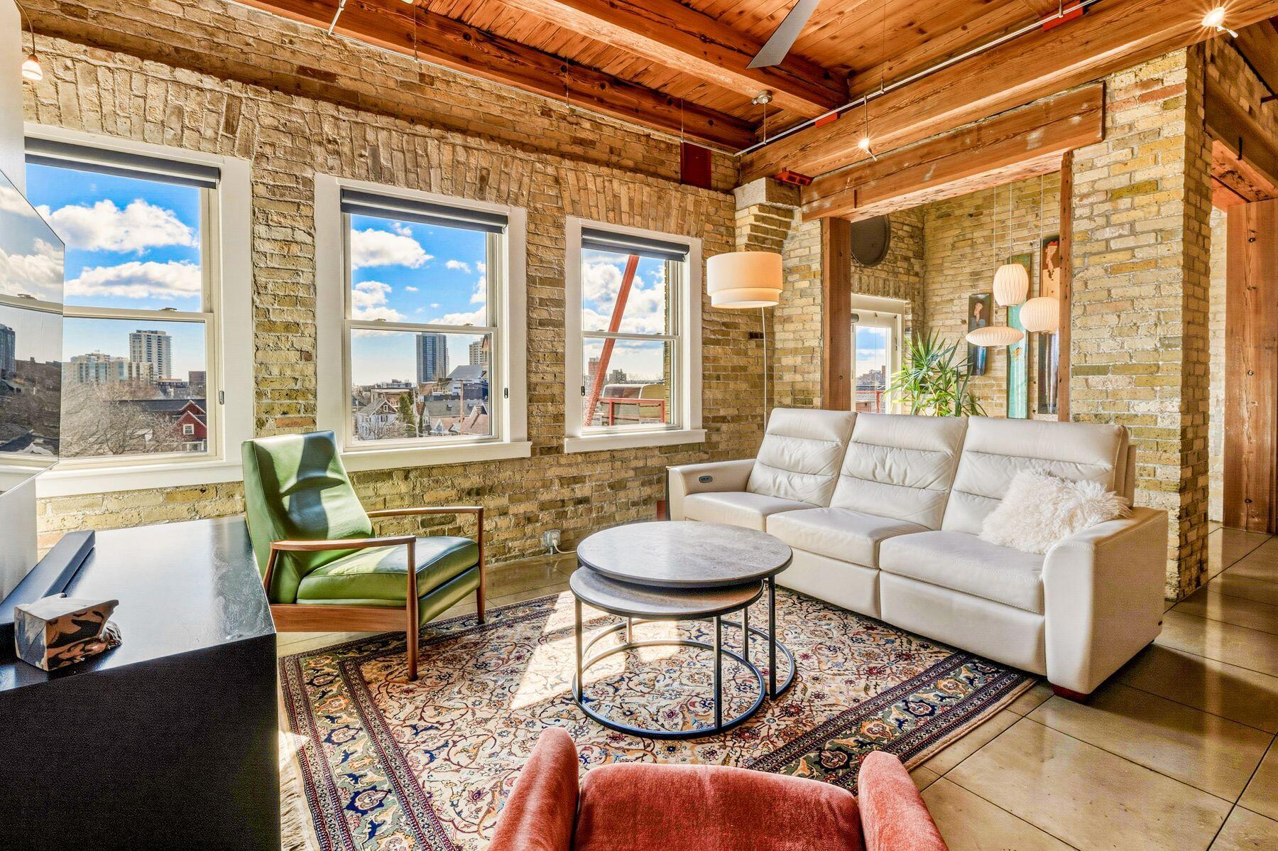 904 E Pearson St Unit: 501