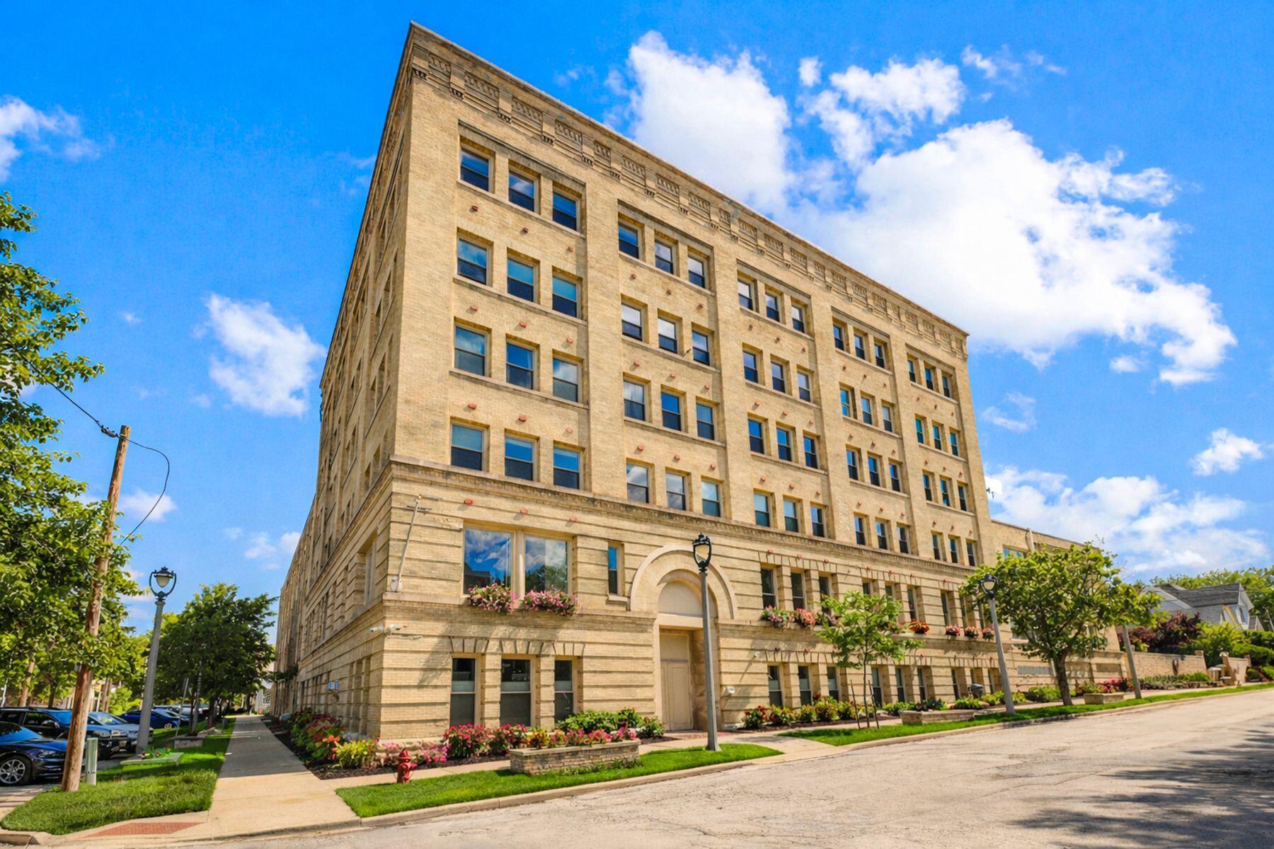 904 E Pearson St Unit: 501