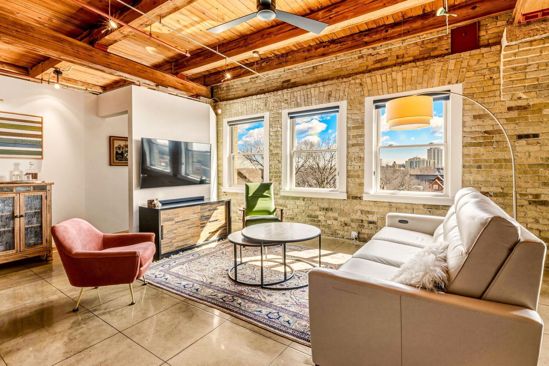 904 E Pearson St Unit: 501