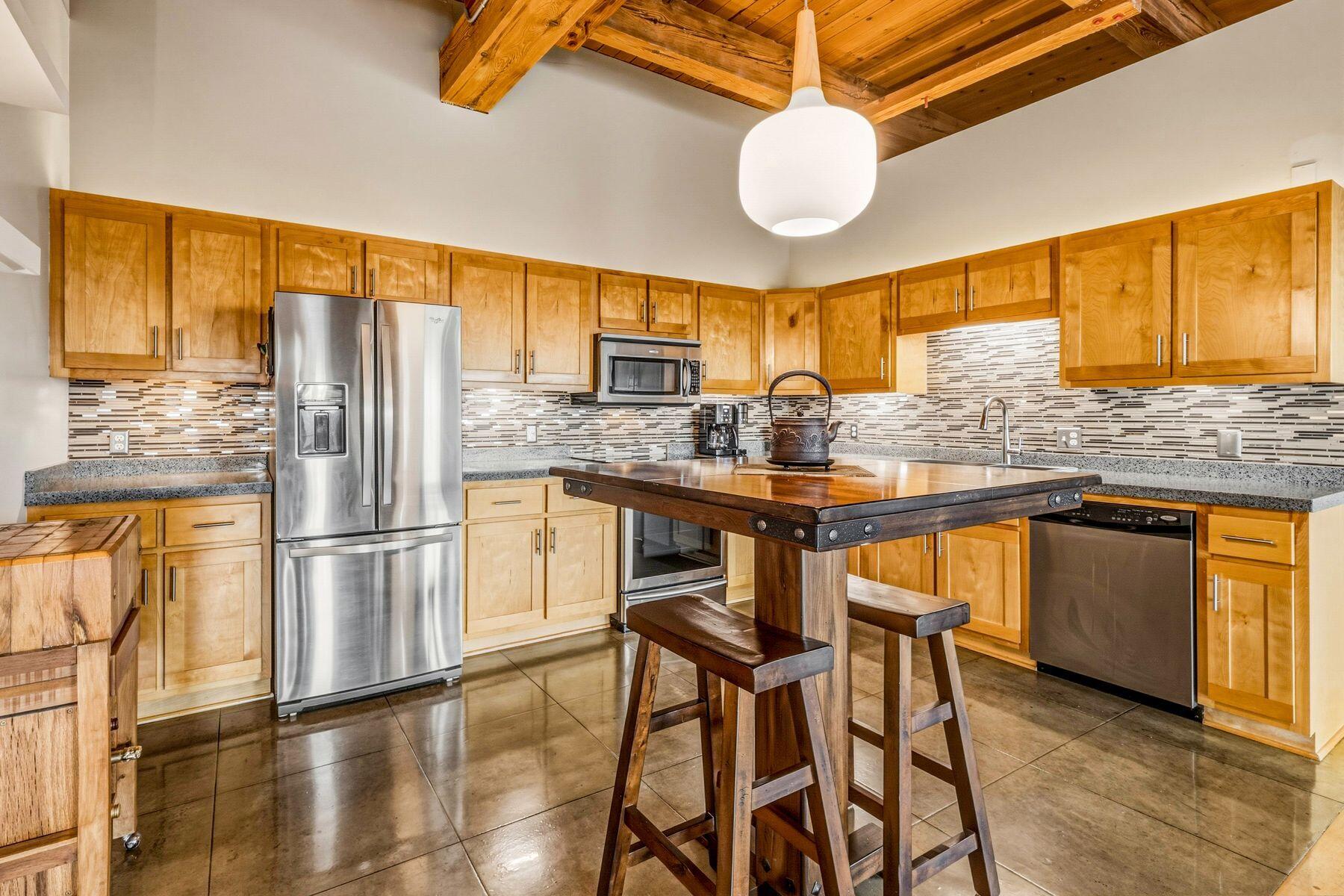 904 E Pearson St Unit: 501