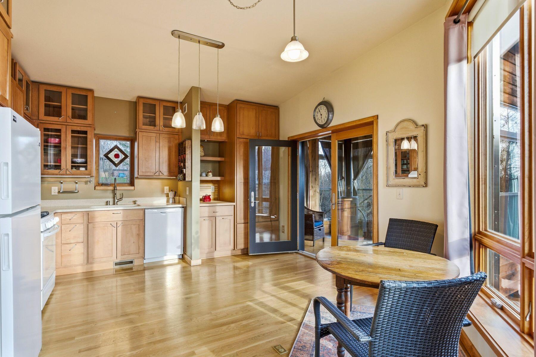 621 Violet Ct
