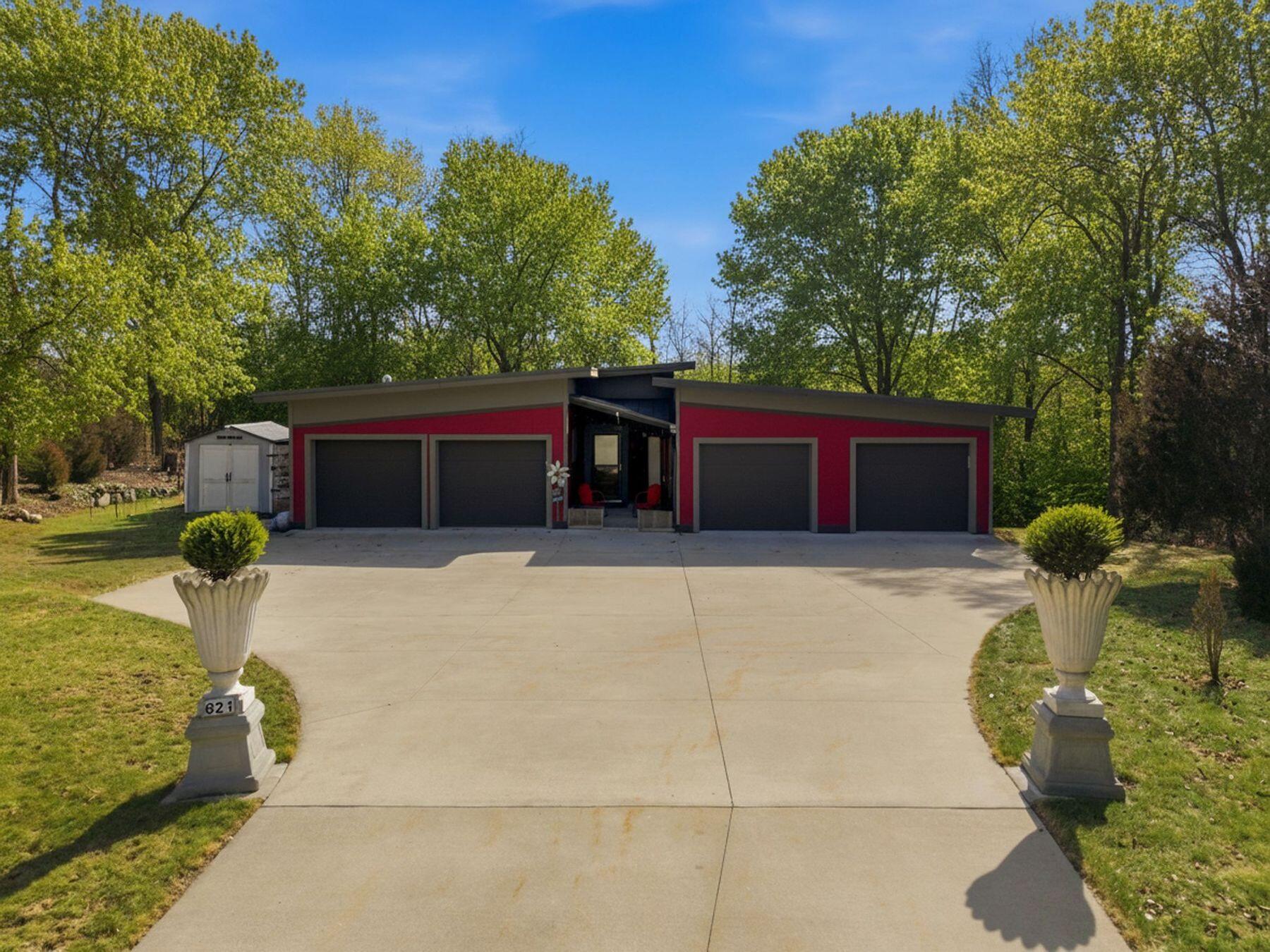 621 Violet Ct