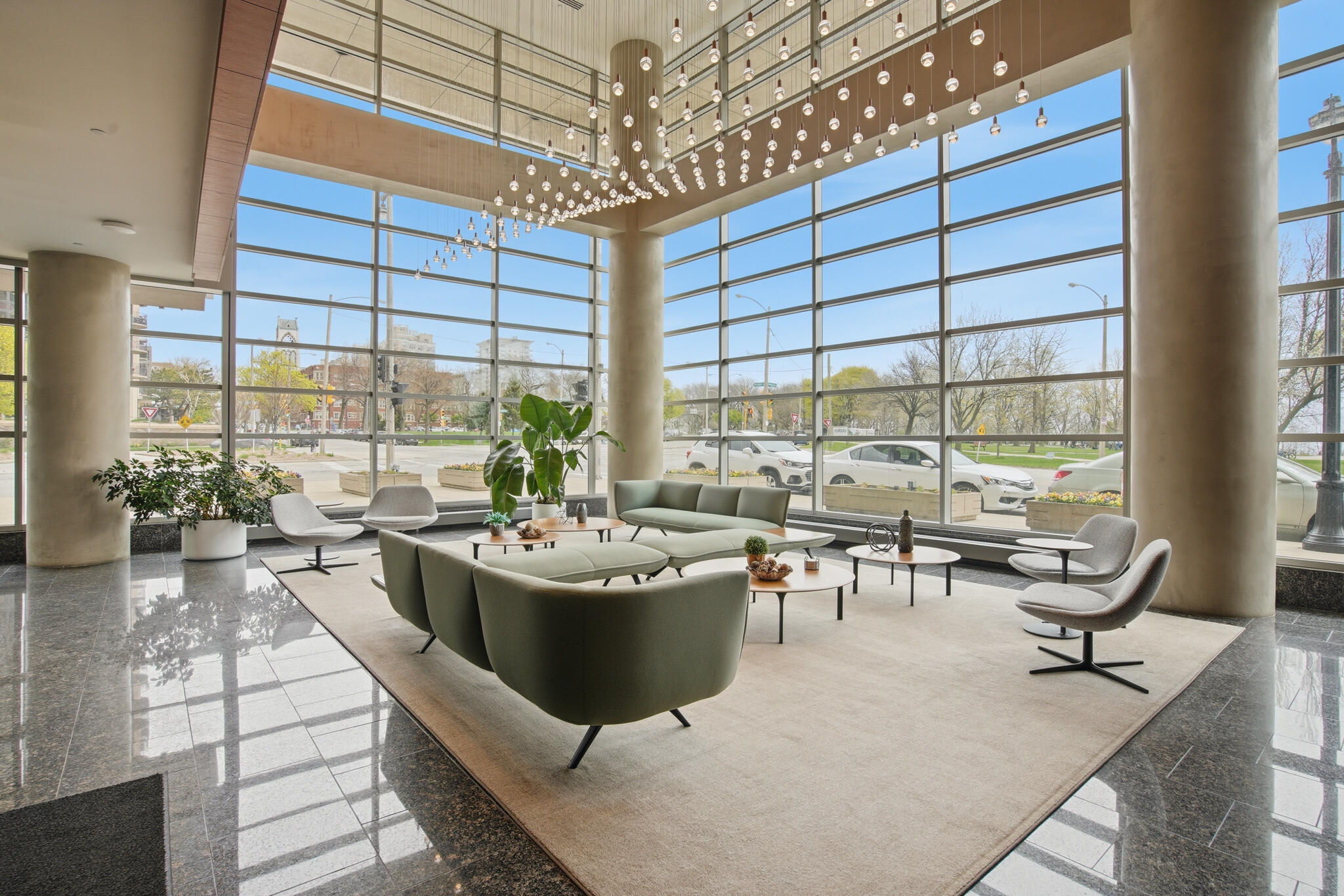 923 E Kilbourn Ave Unit: 1703