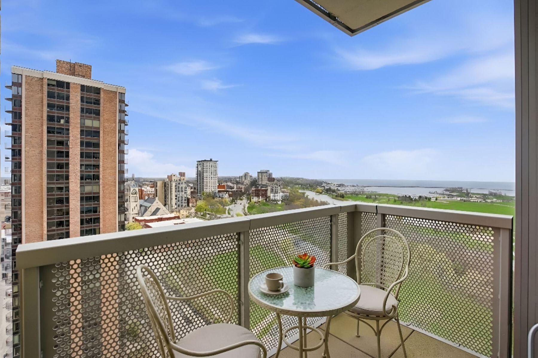 923 E Kilbourn Ave Unit: 1703