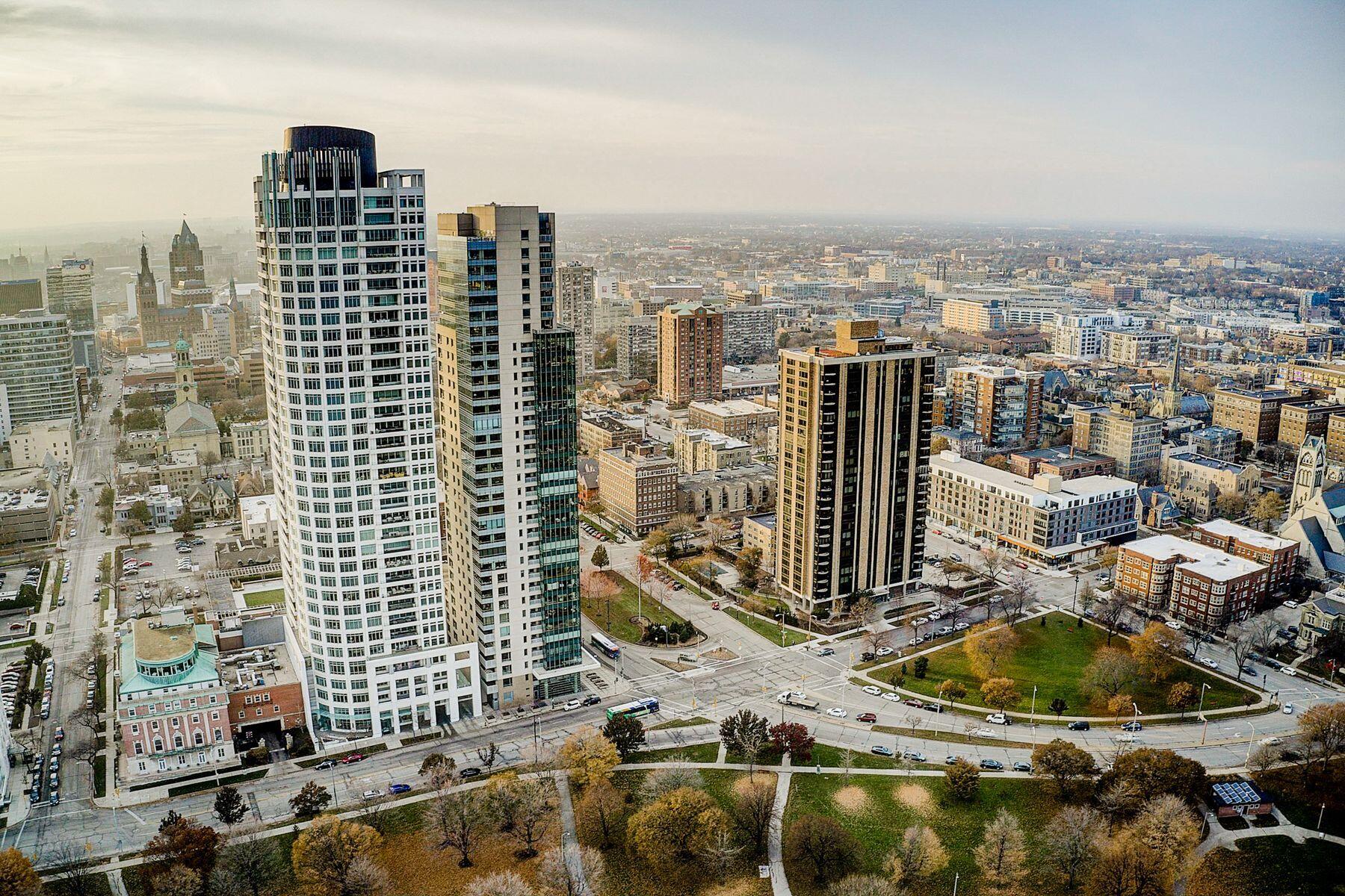 923 E Kilbourn Ave Unit: 1703