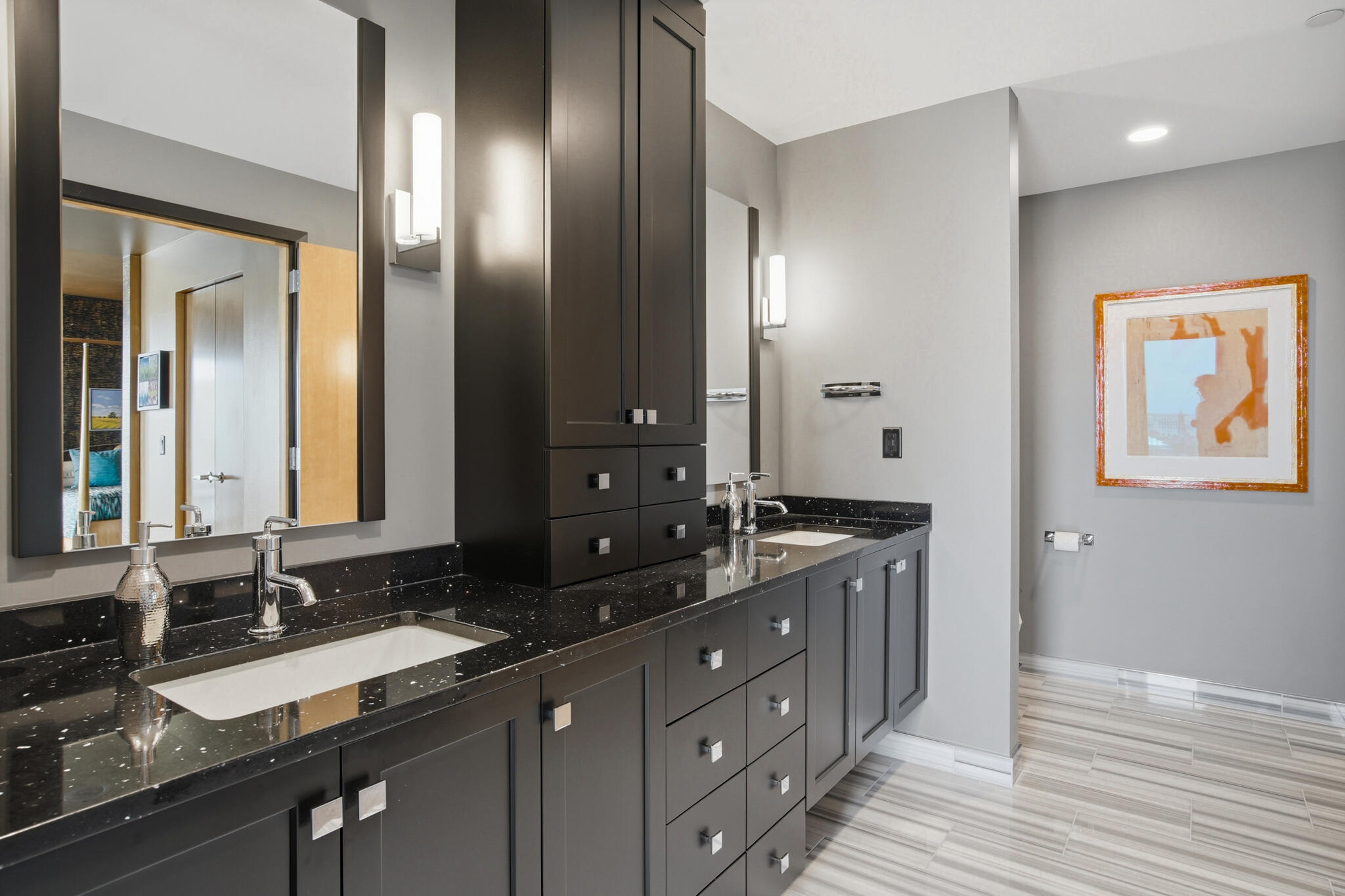 923 E Kilbourn Ave Unit: 1703