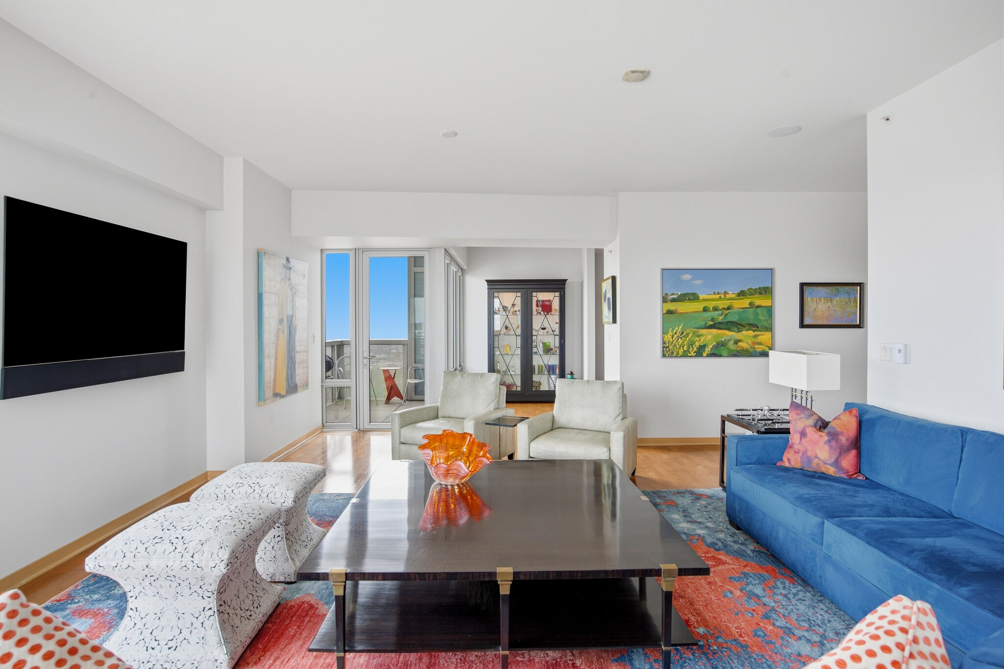 923 E Kilbourn Ave Unit: 1703