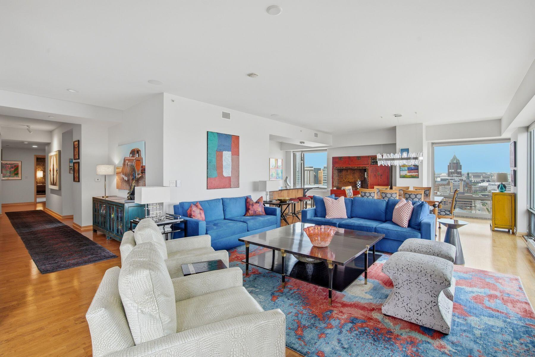 923 E Kilbourn Ave Unit: 1703