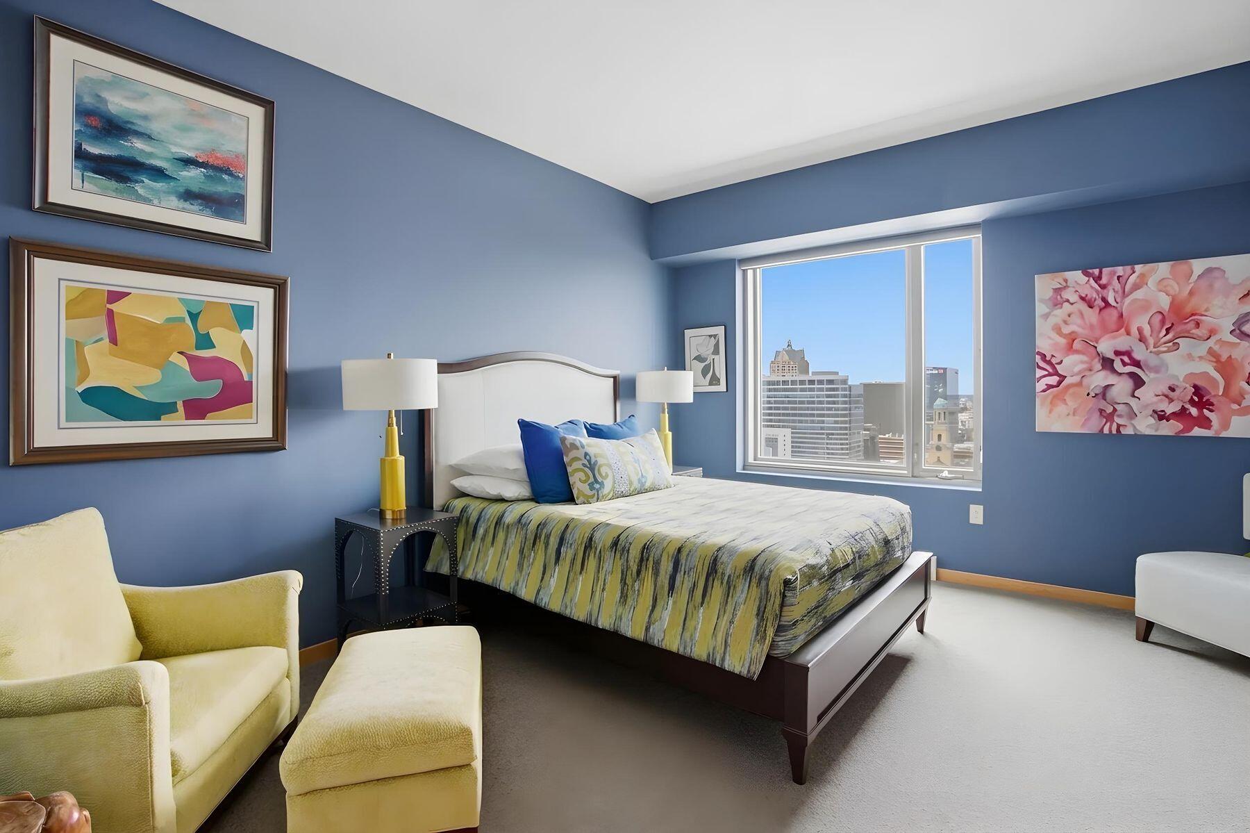 923 E Kilbourn Ave Unit: 1703