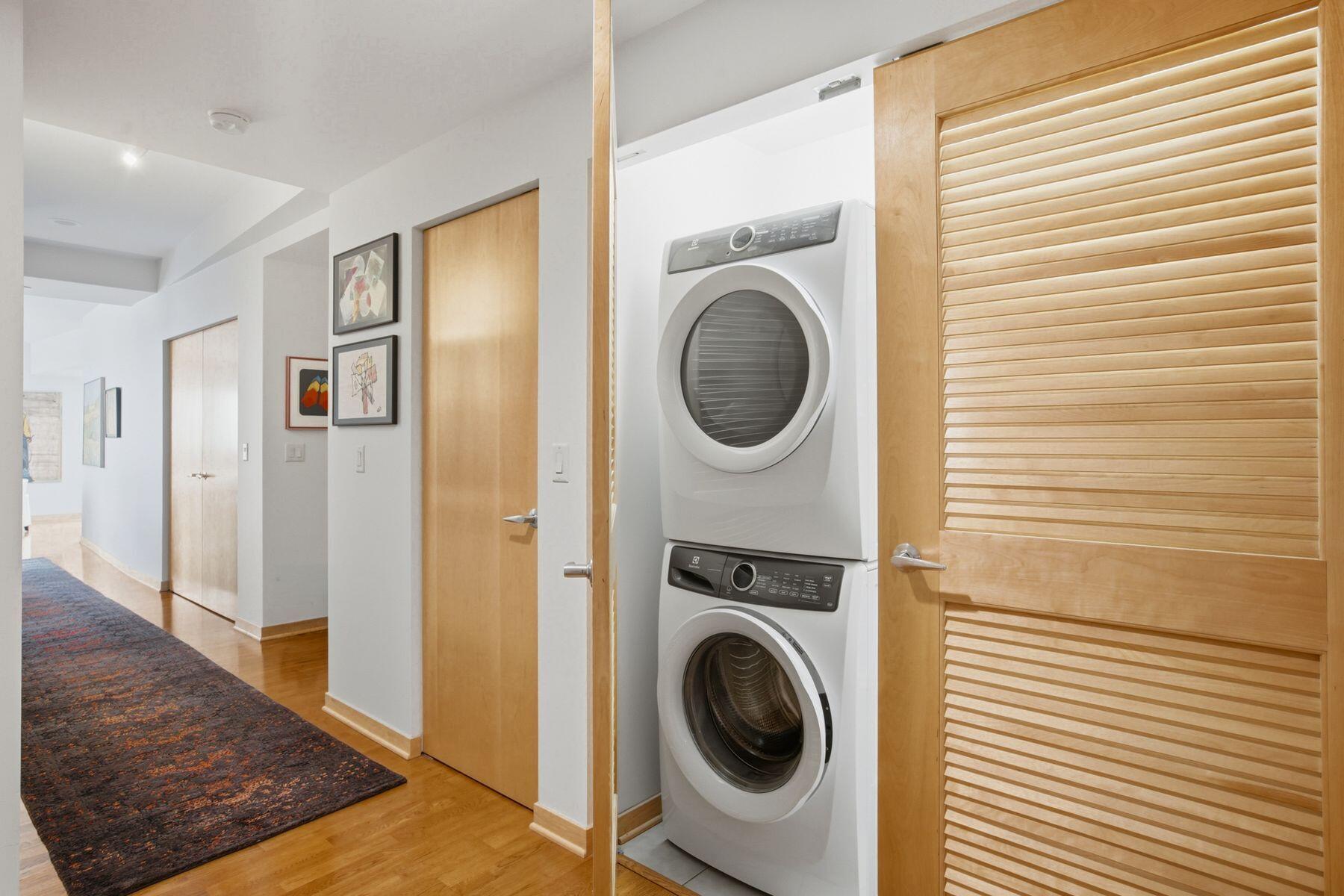 923 E Kilbourn Ave Unit: 1703