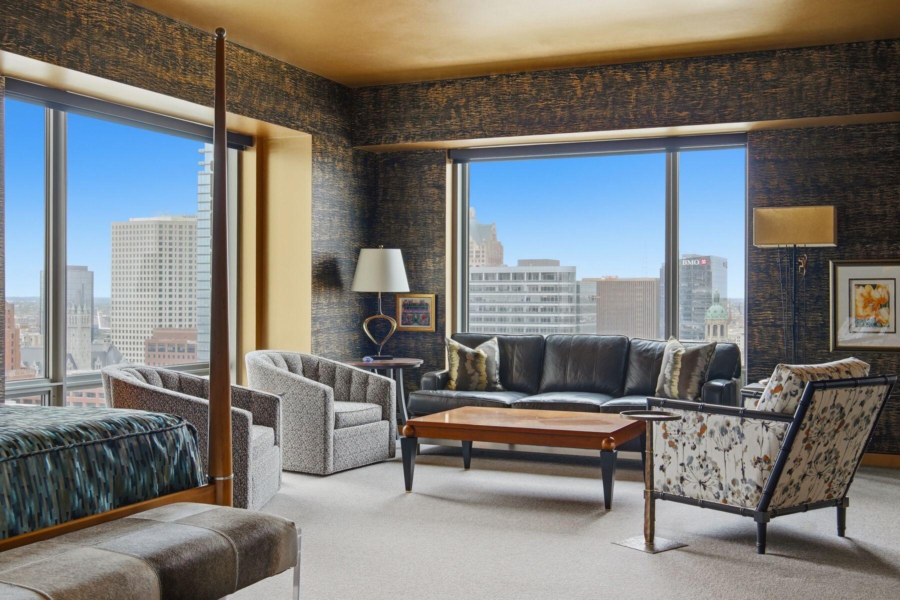 923 E Kilbourn Ave Unit: 1703